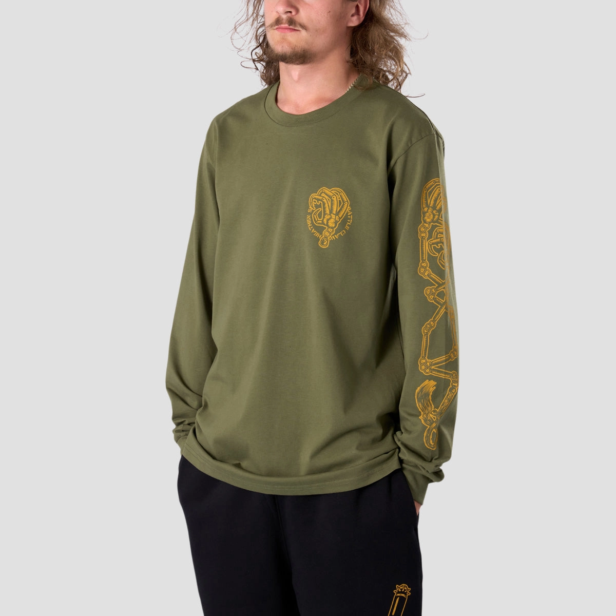 No-Fuss Fit, Ease In Motion, Clean Aesthetic, Subtle Style Gear, Style Made Easy, Layer Up Smart, Fluid Profile