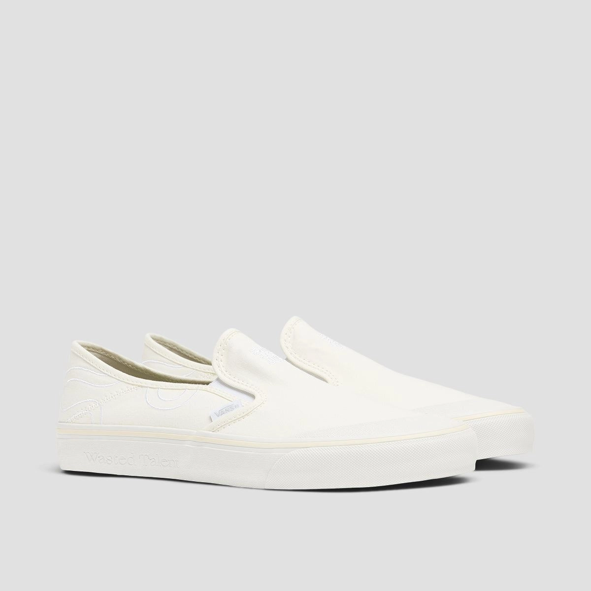 Redefining Casual, Pure Look, Relaxed Motion, Adaptive Gear, Crafted For Presence, Built For Pace, Curated City, Minimal Mood