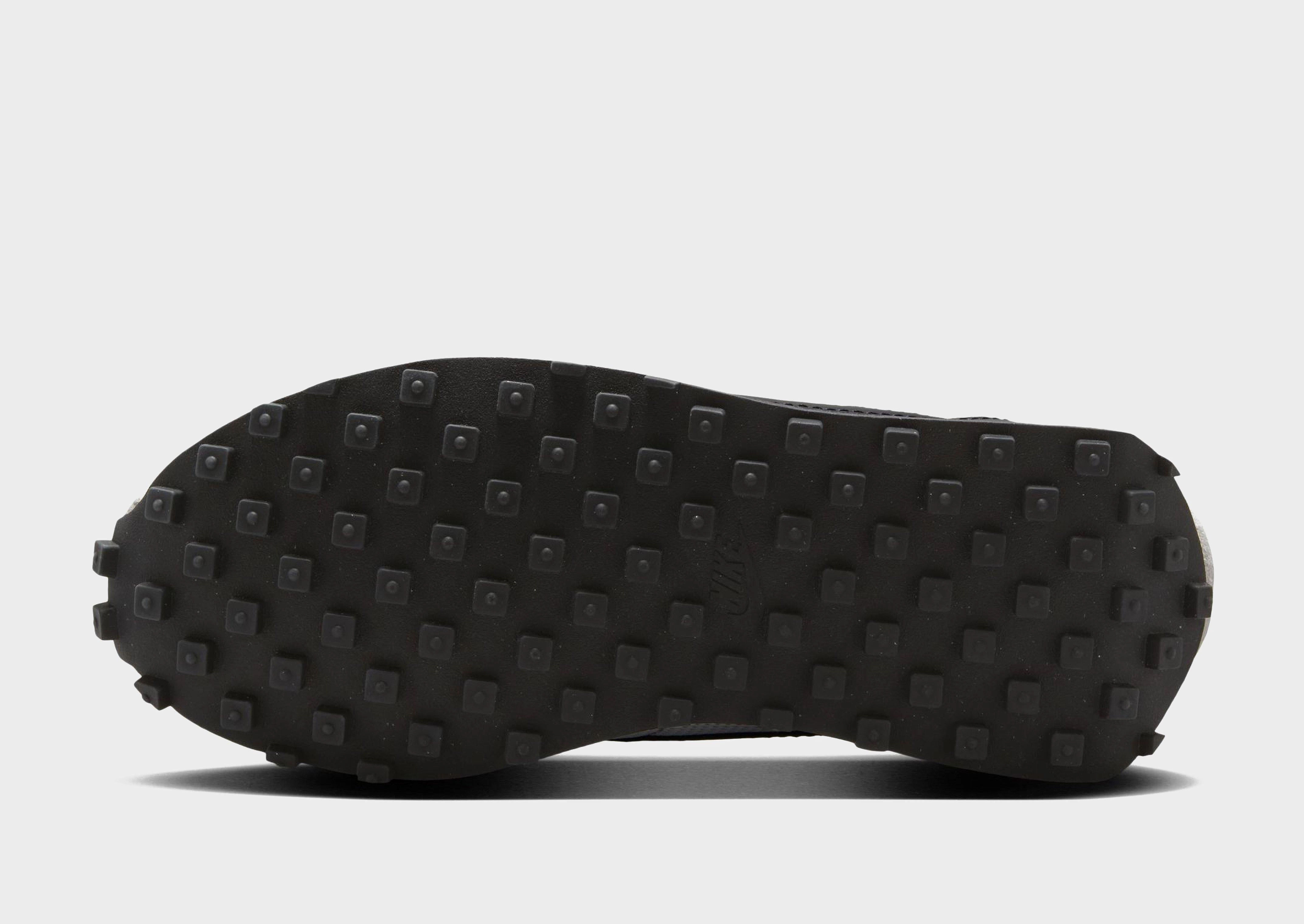 Soft Structure, Relaxed Innovation, Future-Neutral, Smart Casual Core, Everyday Outlook