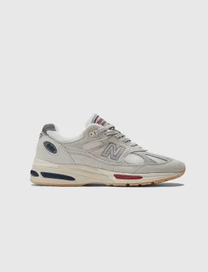 MADE IN UK 991 V2 "OFF WHITE/RED/BLUE" Clothing	NEW BALANCE
