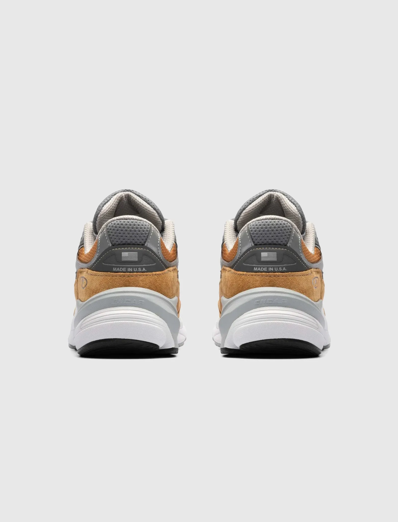 MADE IN USA 990 V6 "WORKWEAR" Clothing	NEW BALANCE