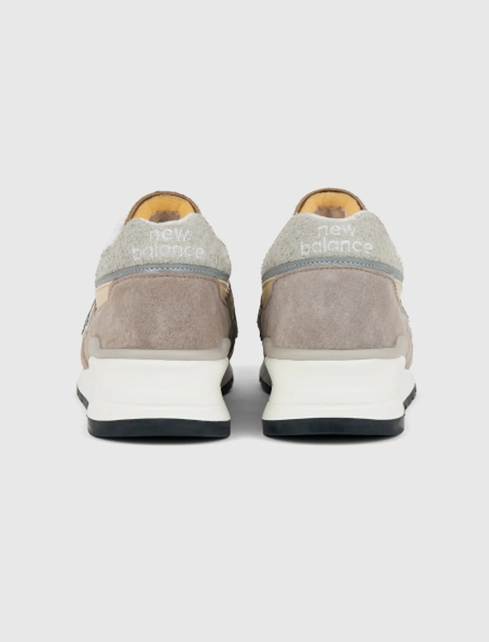 MADE IN USA 997 "LIGHT MUSHROOM" Clothing	NEW BALANCE