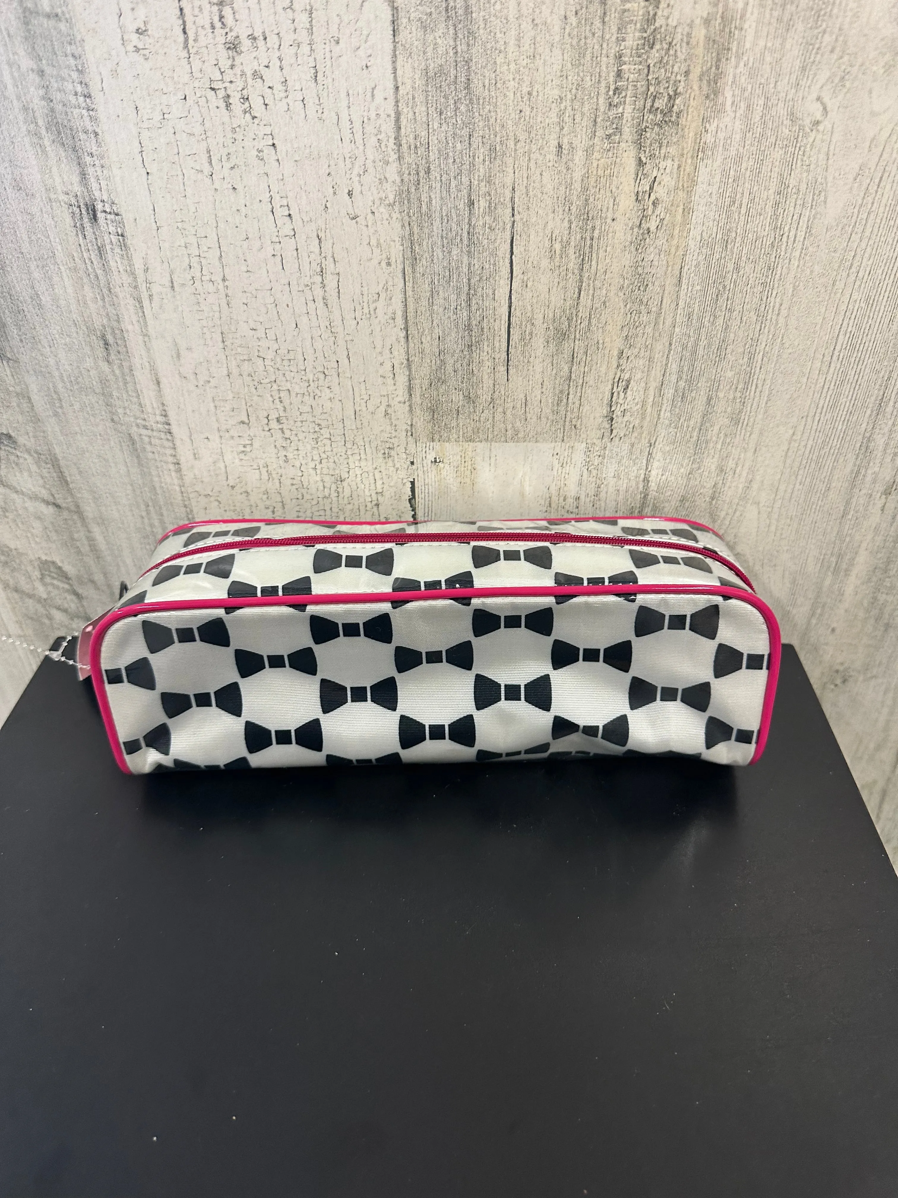 Makeup Bag Designer By Kate Spade  Size: Medium Kate Spade Bags