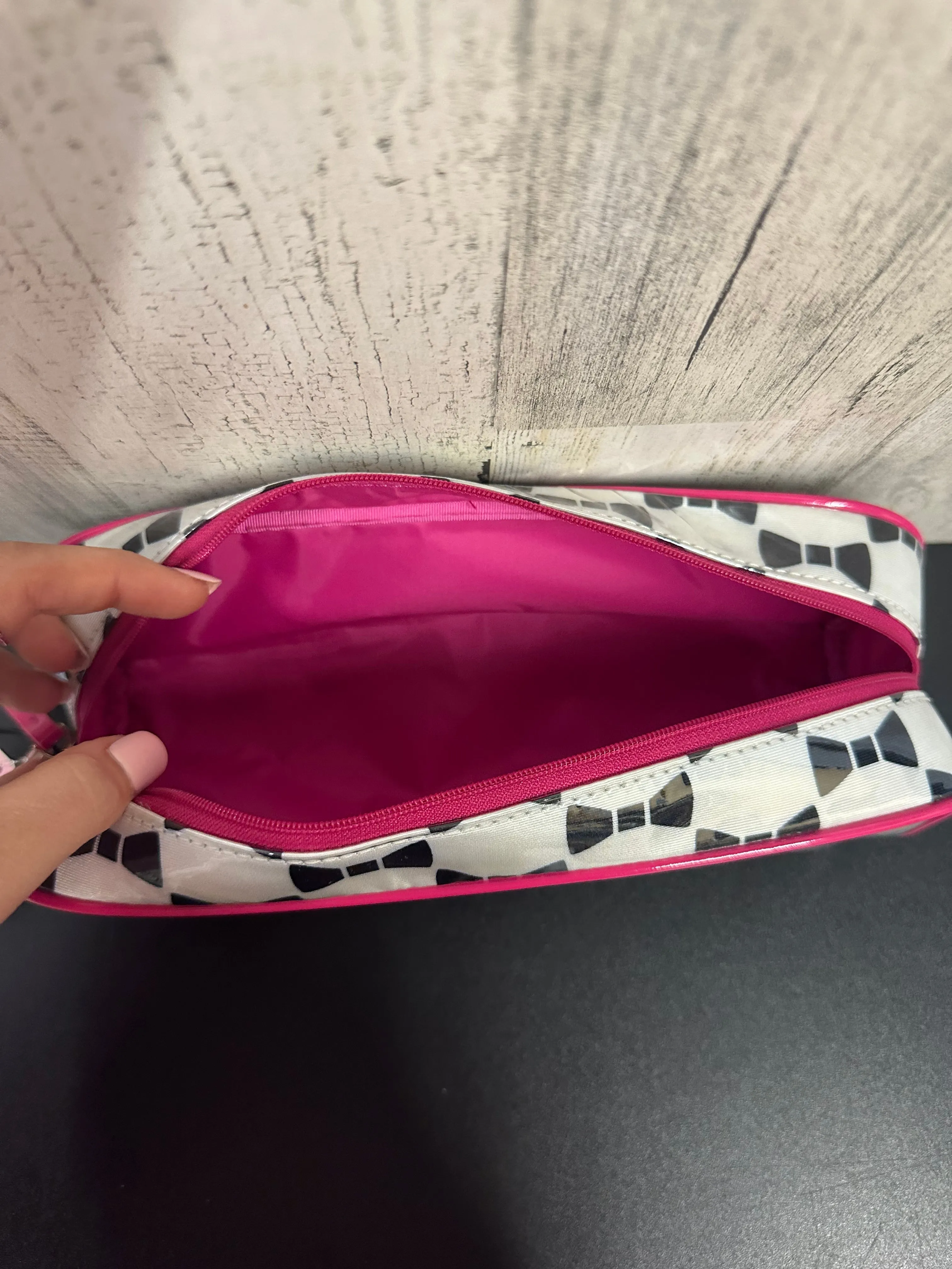 Makeup Bag Designer By Kate Spade  Size: Medium Kate Spade Bags