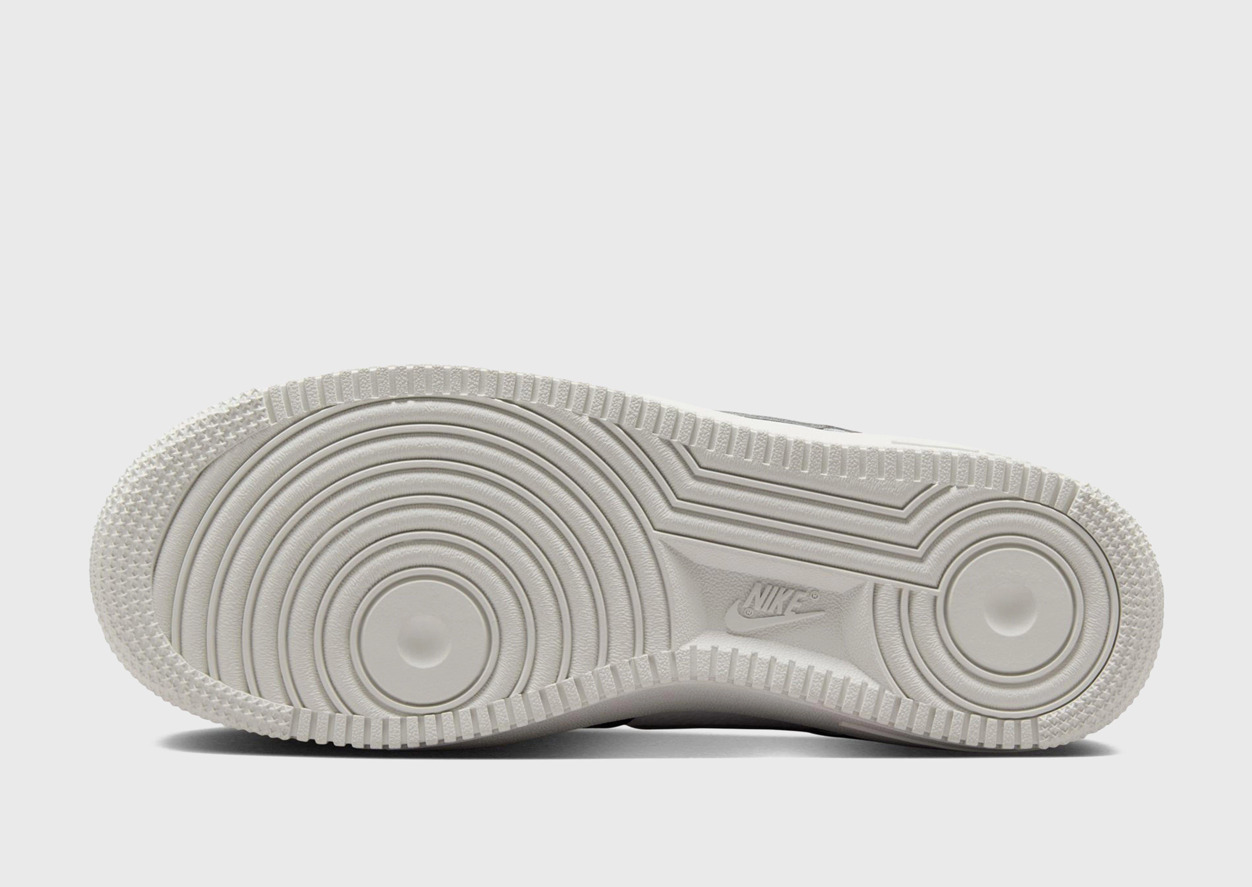 Seasonless Drop, Refined To Move, Bold Comfort, Refined Looks, Daily Shift, Easy Layering, Minimal Design