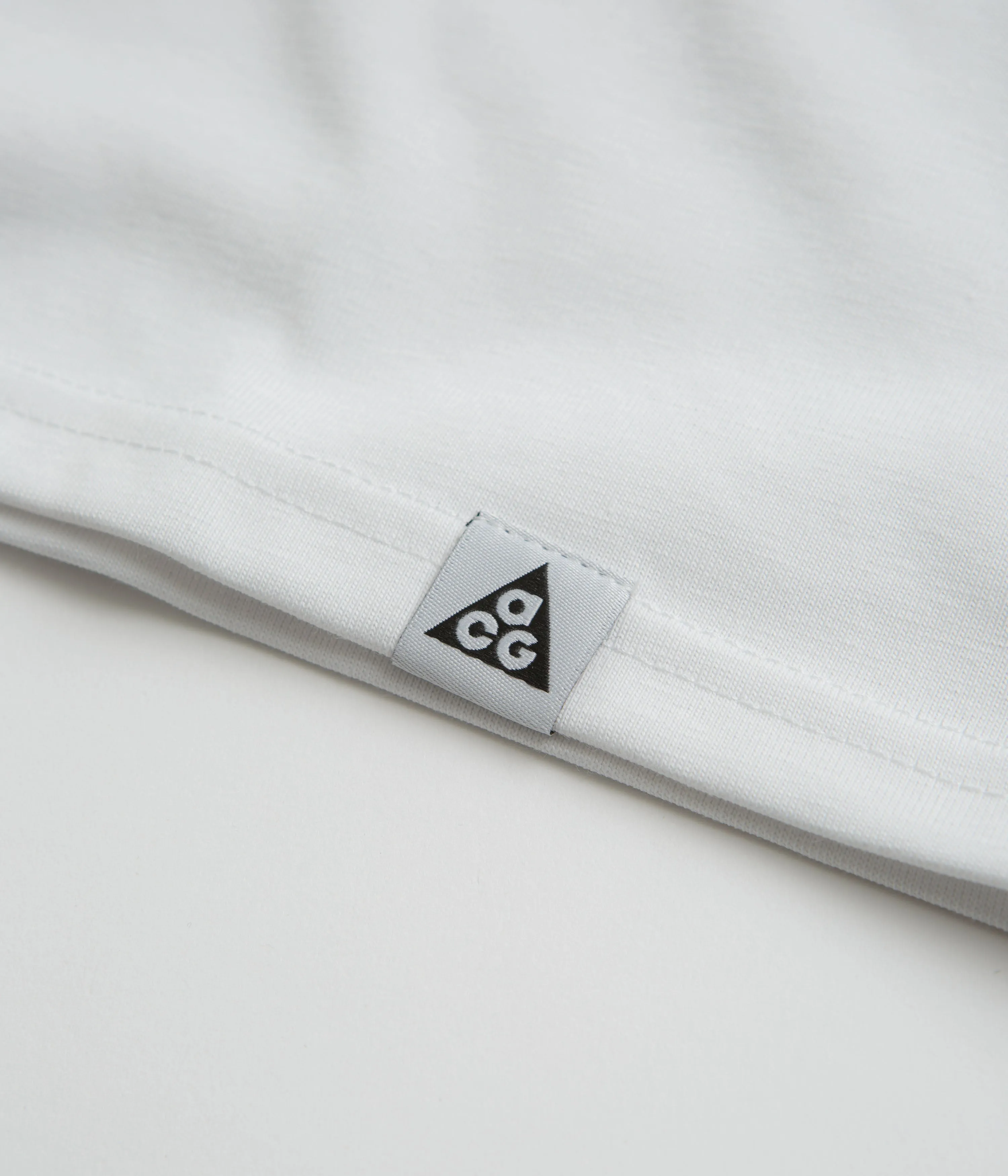 Nike ACG Minerals Long Sleeve T-Shirt - Summit White Nike ACG Outdoor Clothing