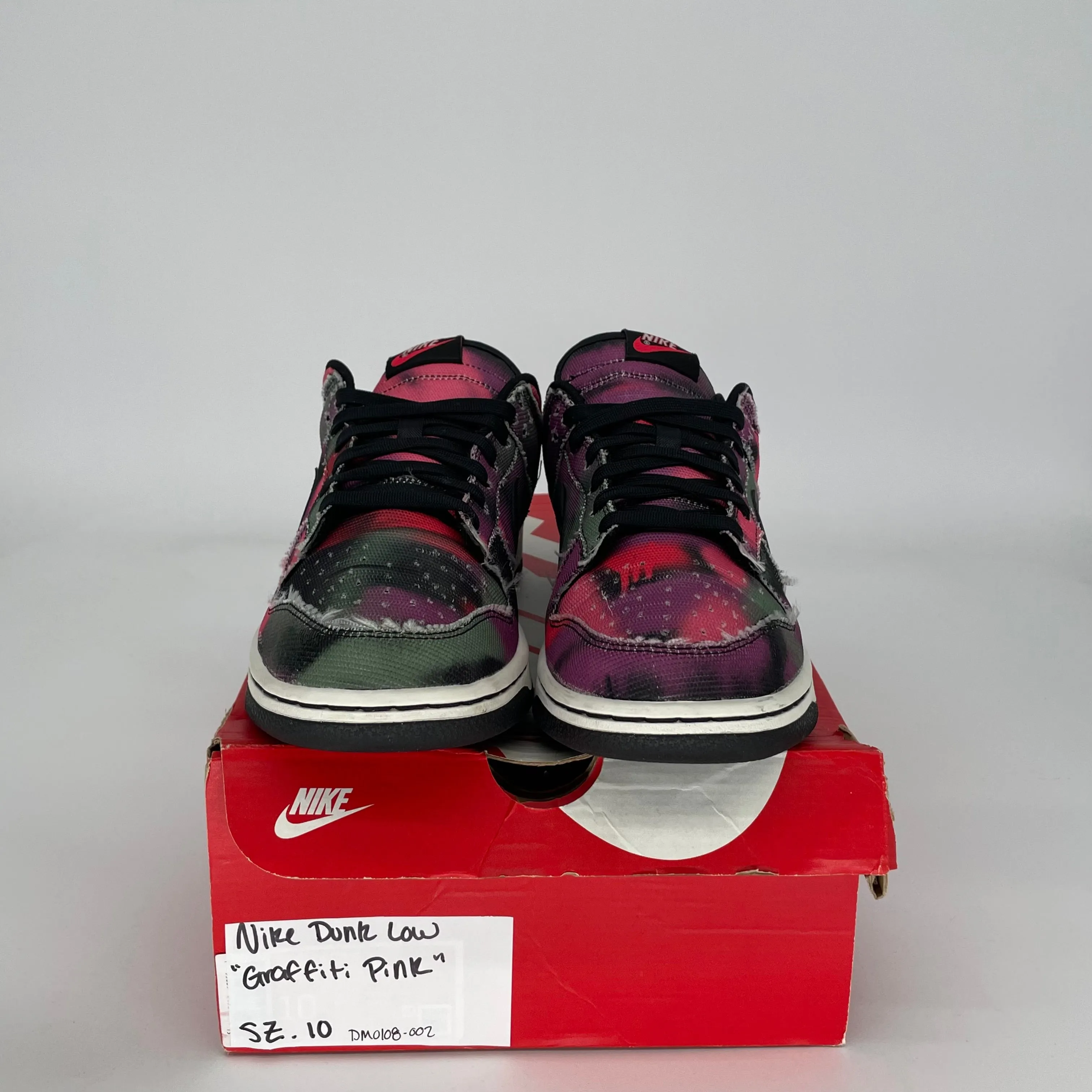 NIKE DUNK LOW GRAFFITI PINK SIZE 10 DM0108-002