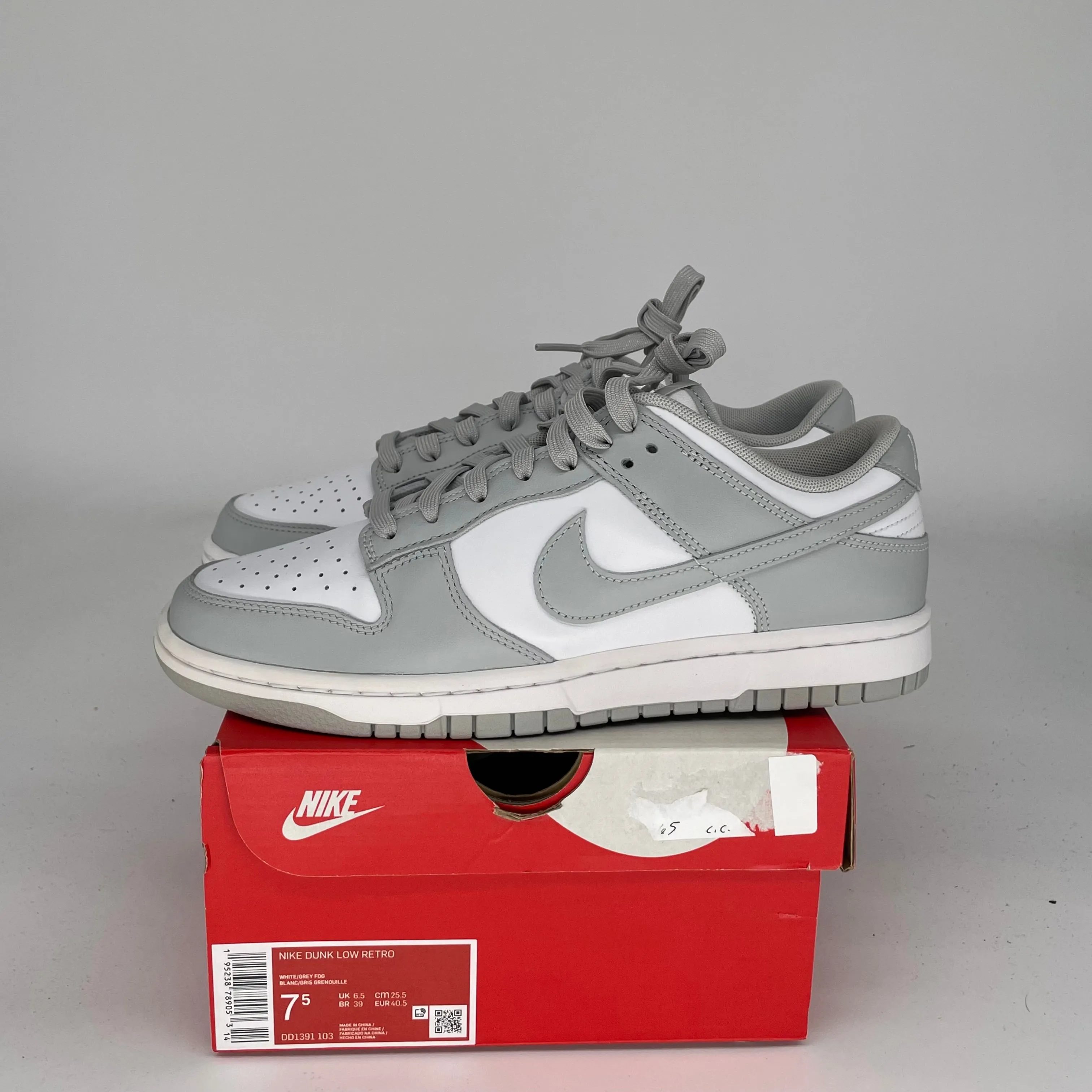 NIKE DUNK LOW GREY FOG SIZE 7.5 DD1391-103