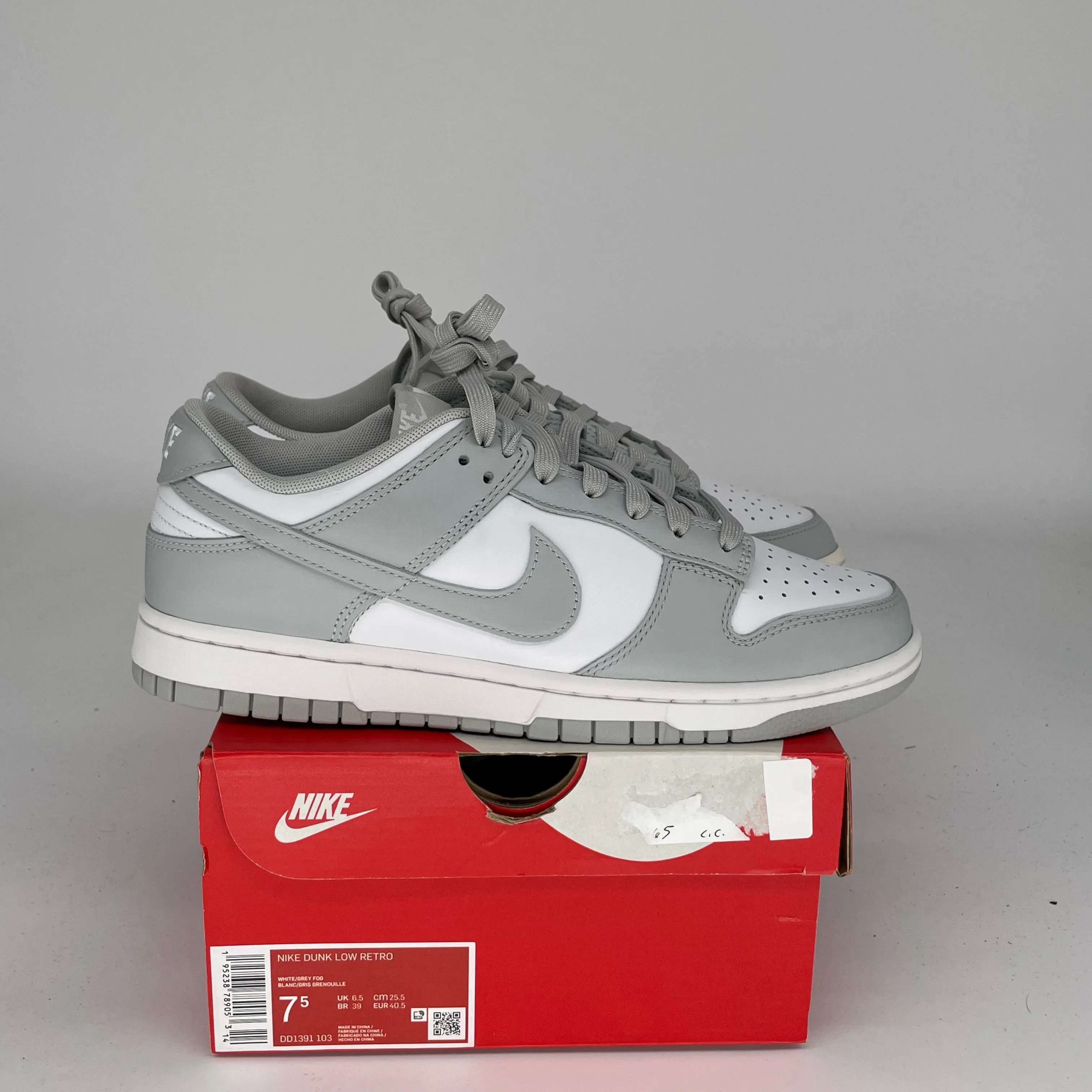 NIKE DUNK LOW GREY FOG SIZE 7.5 DD1391-103