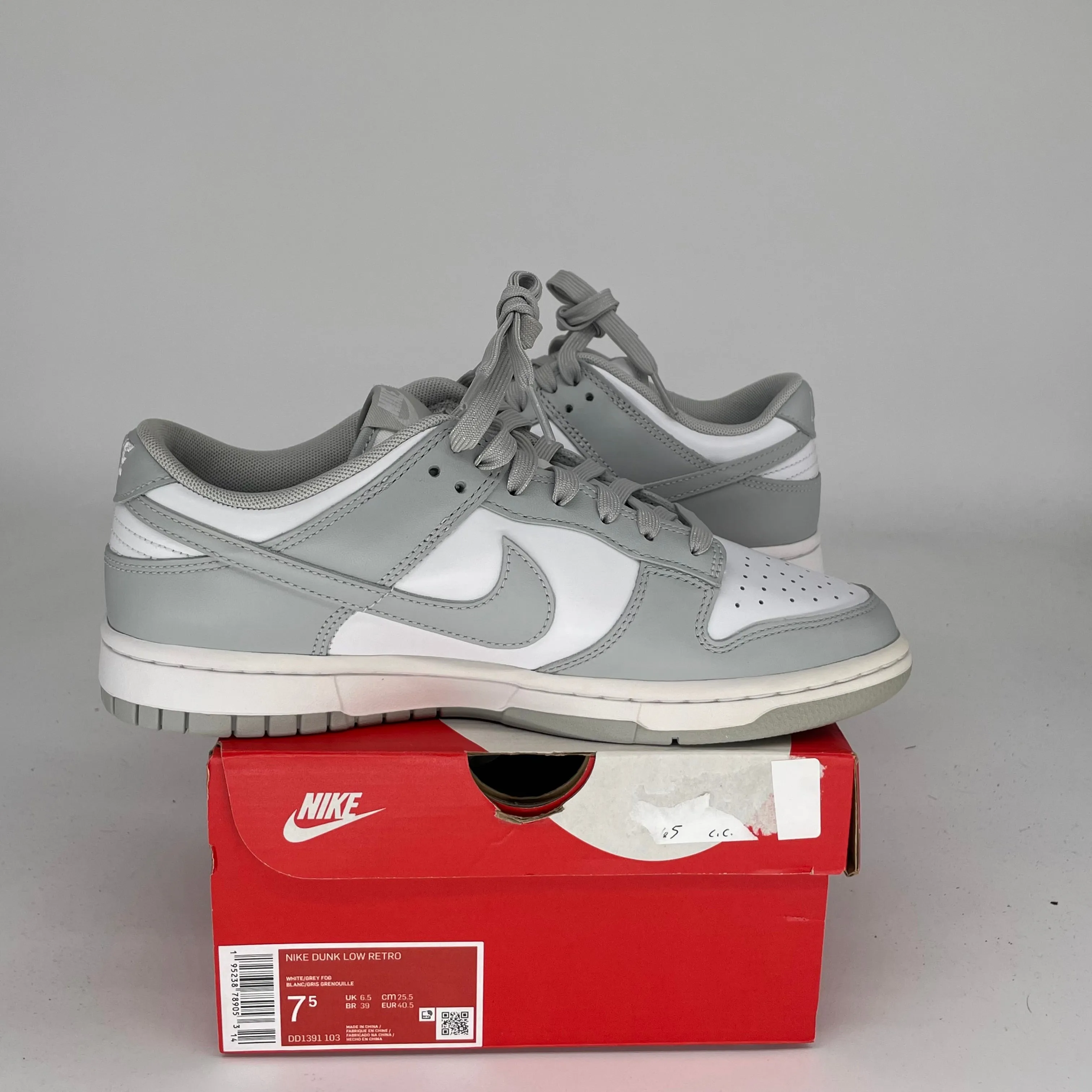 NIKE DUNK LOW GREY FOG SIZE 7.5 DD1391-103