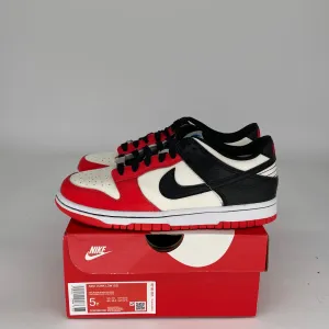 NIKE DUNK LOW NBA 75TH ANNIVERSARY CHICAGO SIZE 5Y DO6288-100
