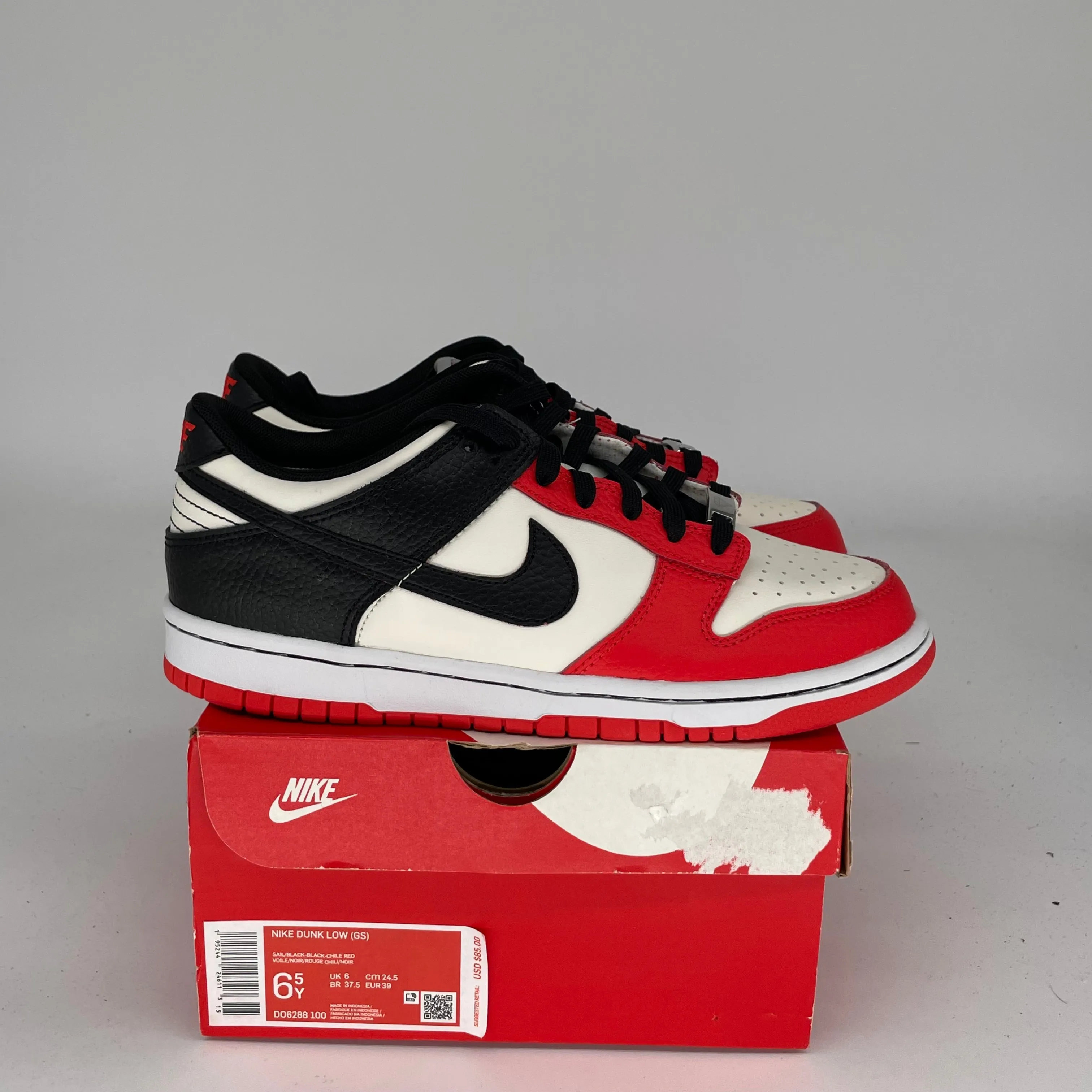 NIKE DUNK LOW NBA 75TH ANNIVERSARY CHICAGO SIZE 6.5Y DO6288-100