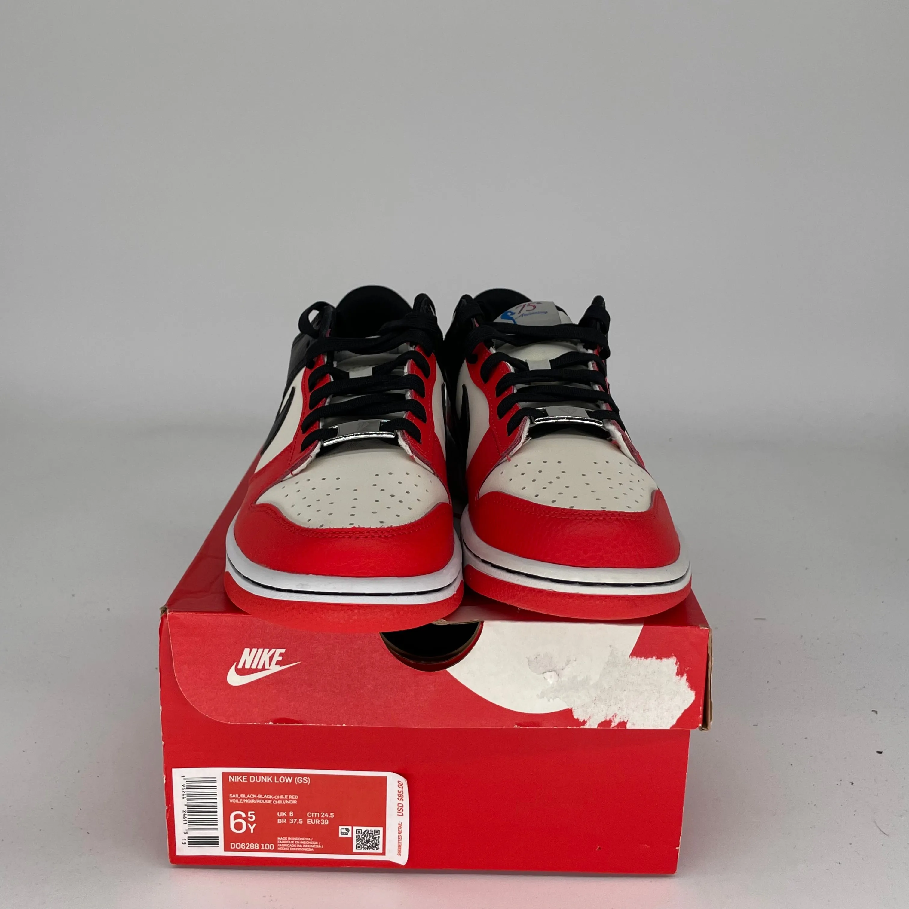 NIKE DUNK LOW NBA 75TH ANNIVERSARY CHICAGO SIZE 6.5Y DO6288-100