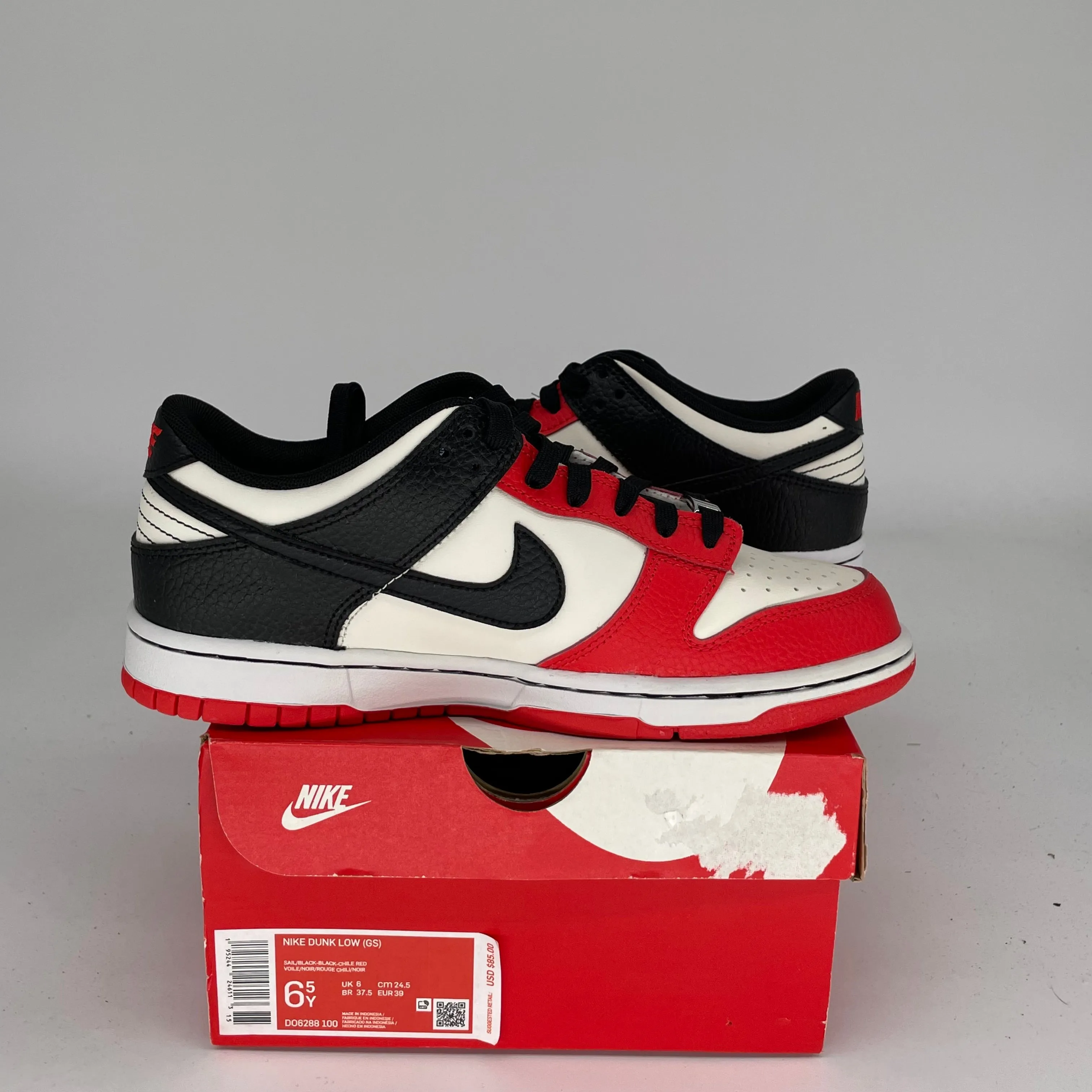 NIKE DUNK LOW NBA 75TH ANNIVERSARY CHICAGO SIZE 6.5Y DO6288-100