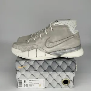 NIKE KOBE 1 BLACK MAMBA COLLECTION FADE TO BLACK SIZE 11.5 869451-110