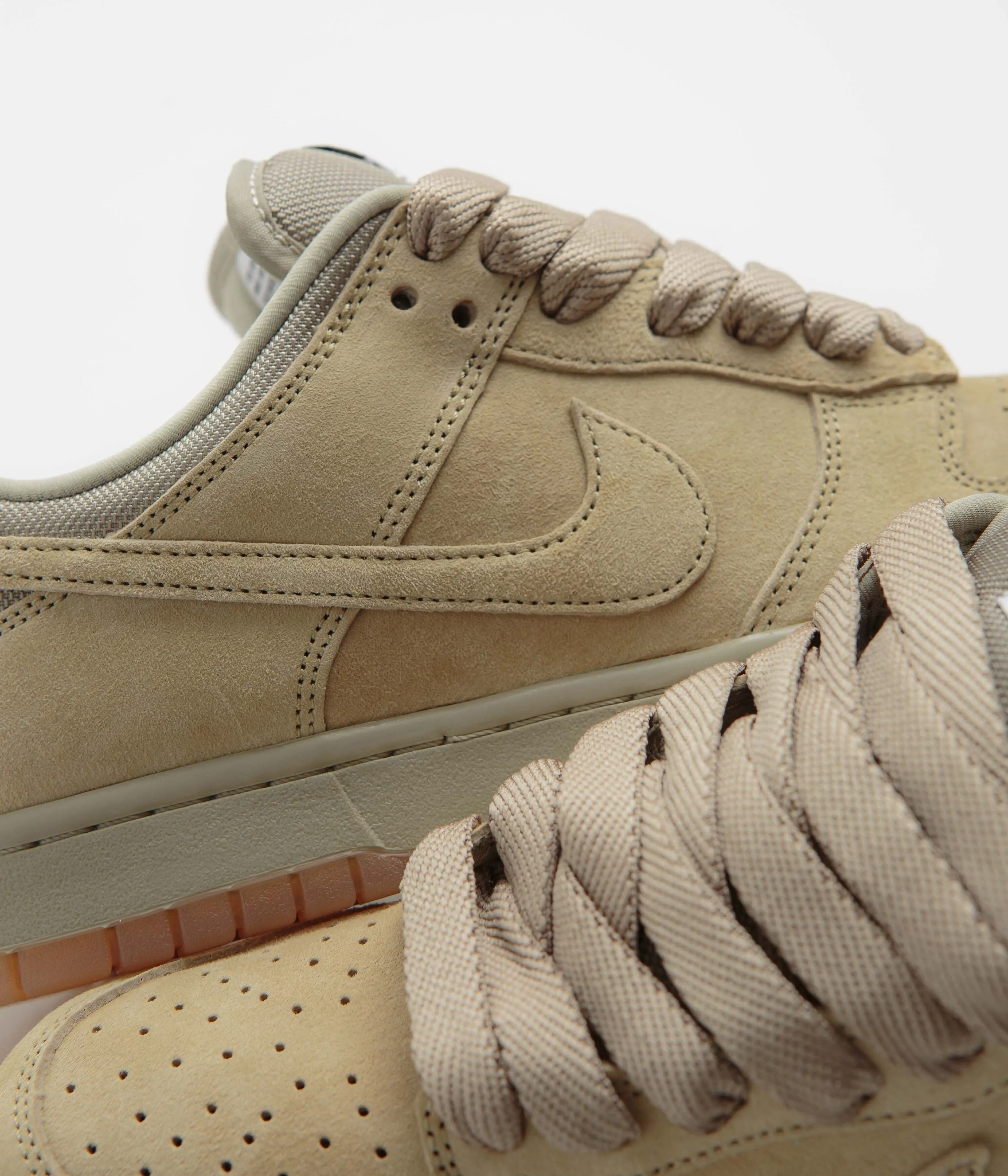 Nike SB Dunk Low Pro B Shoes - Parachute Beige / Parachute Beige Nike SB Clothing