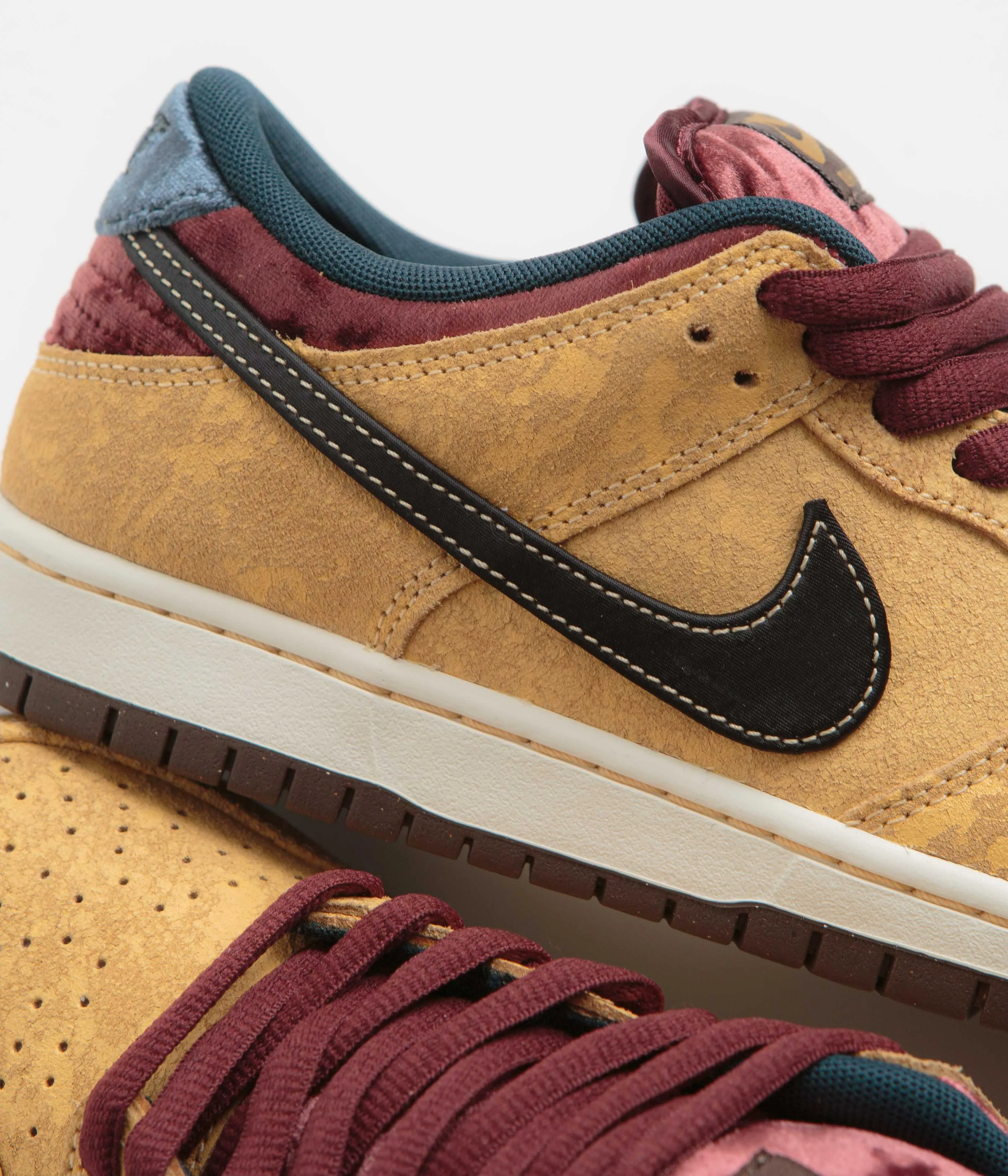 Nike SB Dunk Low Pro ‘City of Cinema’ Shoes - Celestial Gold / Black - Dark Team Red Nike SB Clothing