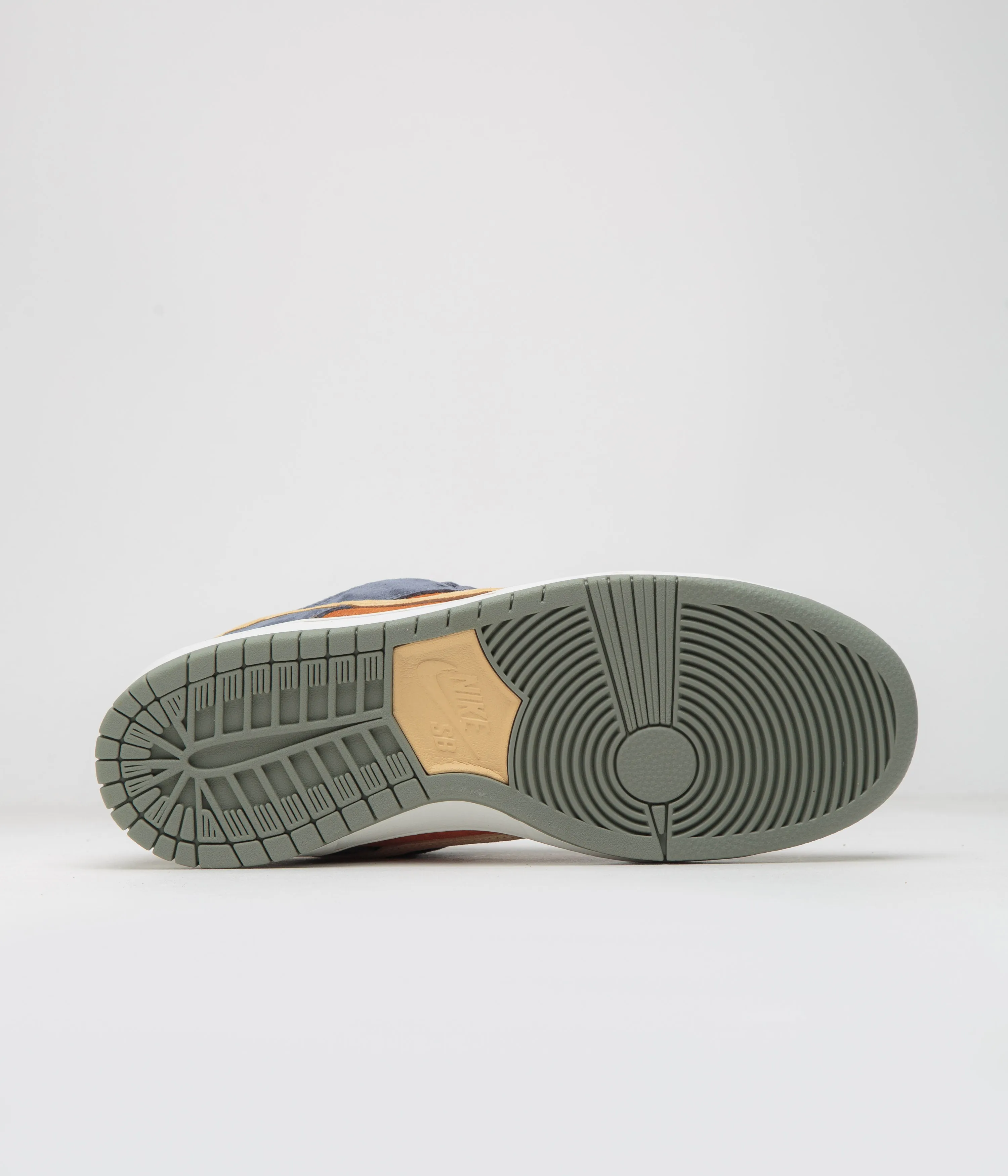 Nike SB Dunk Low Pro Shoes - Light Carbon / Sesame - Monarch Nike SB Clothing