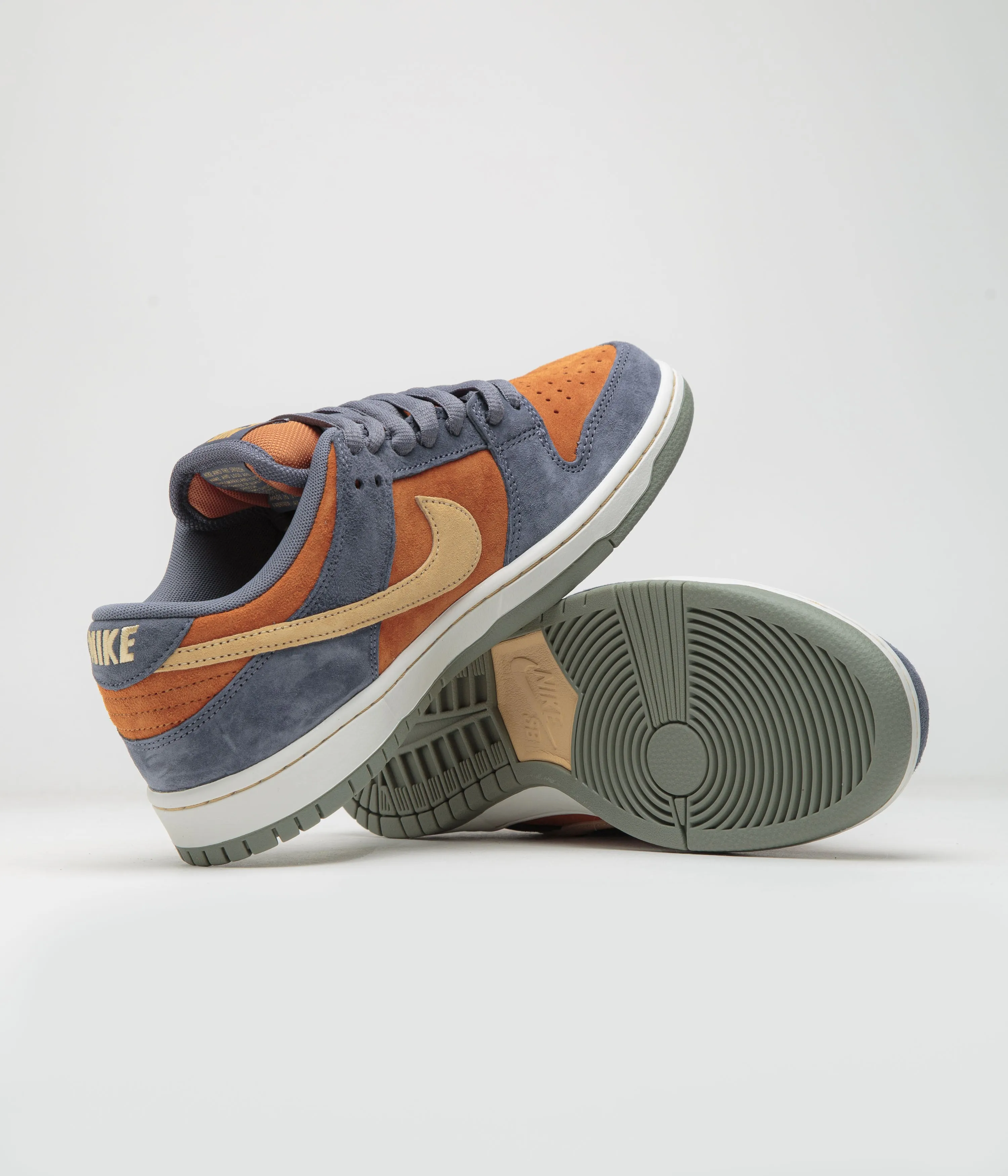 Nike SB Dunk Low Pro Shoes - Light Carbon / Sesame - Monarch Nike SB Clothing