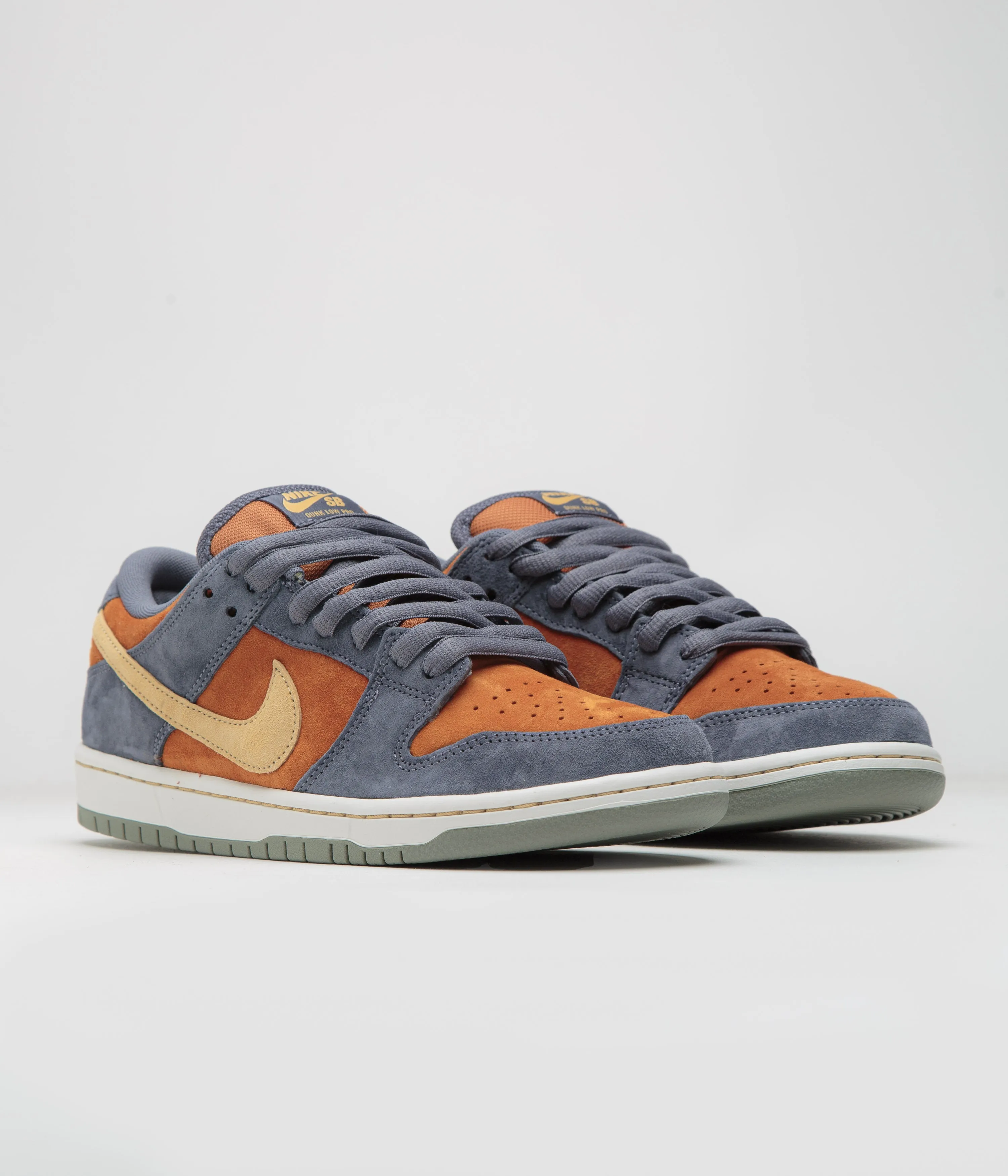 Nike SB Dunk Low Pro Shoes - Light Carbon / Sesame - Monarch Nike SB Clothing