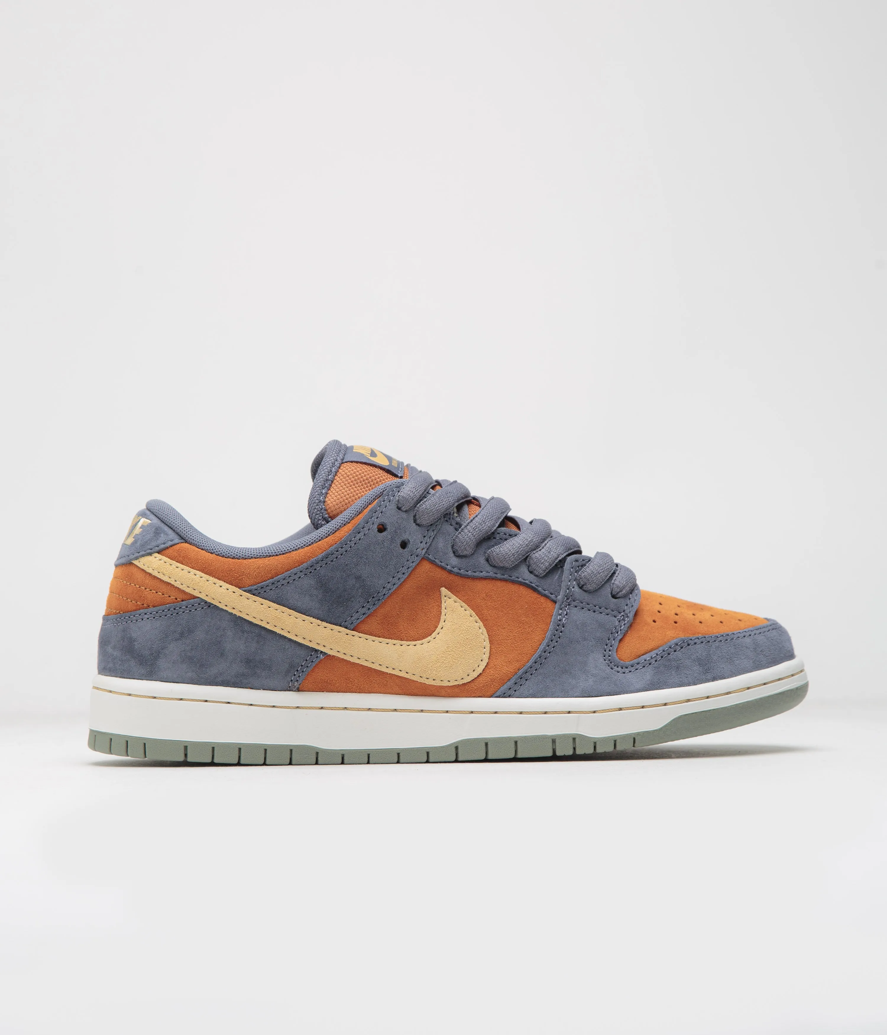 Nike SB Dunk Low Pro Shoes - Light Carbon / Sesame - Monarch Nike SB Clothing