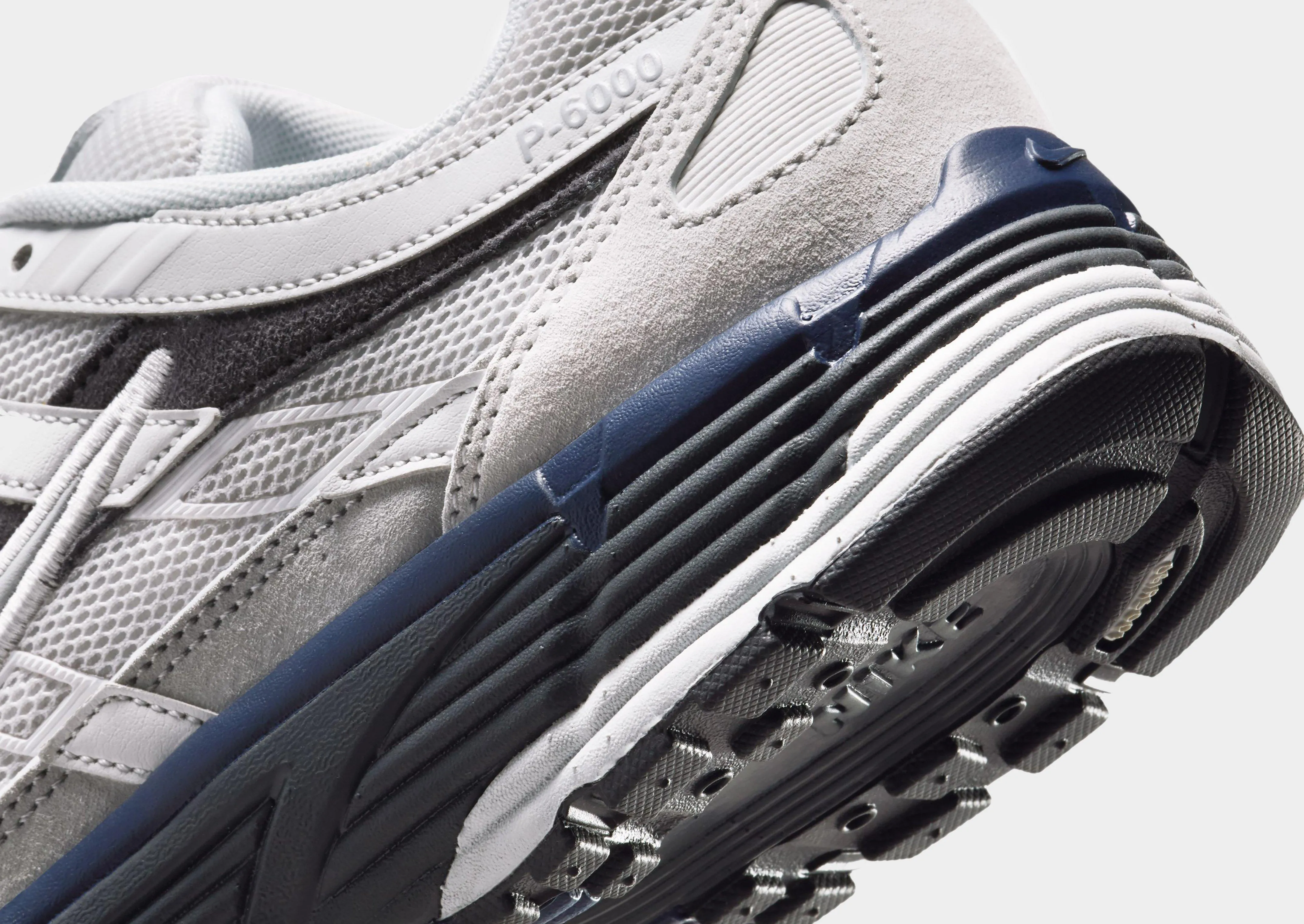 Live In Motion, Relaxed Motion, Structured Freedom, Style Forward, Layer Light, Flexible Form, In-Motion Look