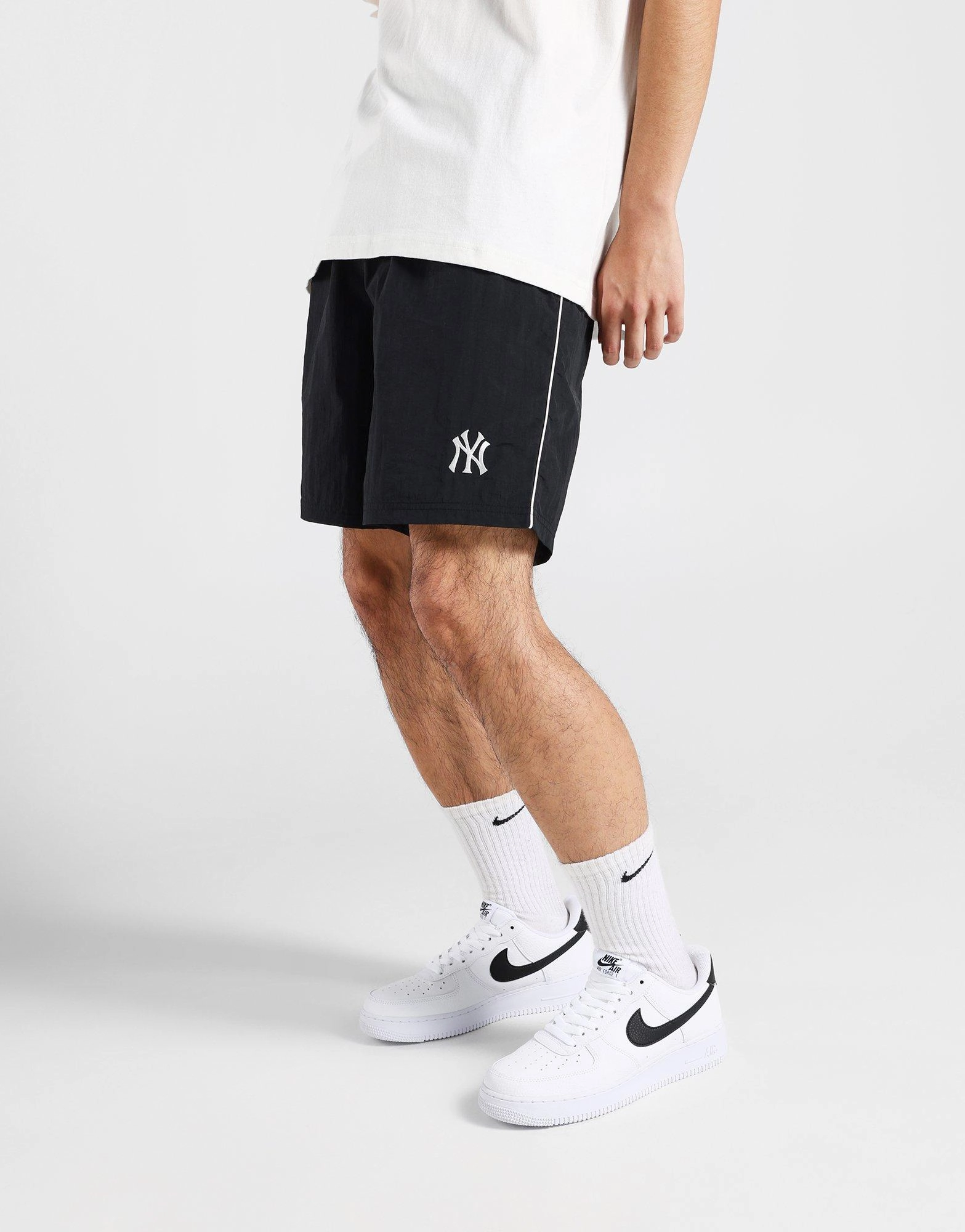 Dynamic Presence, Rhythmic Fit, Weekend Ready, Modular Design, Effortless Edge, Relaxed Innovation