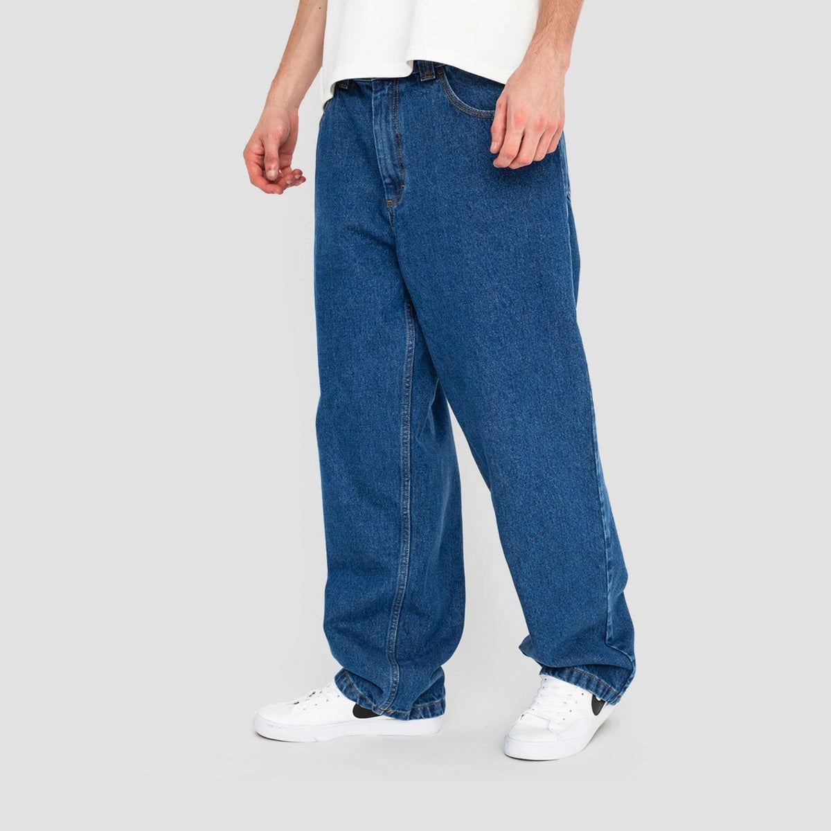 Reimagined Comfort, Street Clarity, Cool Tones, Minimal Mood, Motion-Wear Daily, Tech-Forward Fit, Layer Smart