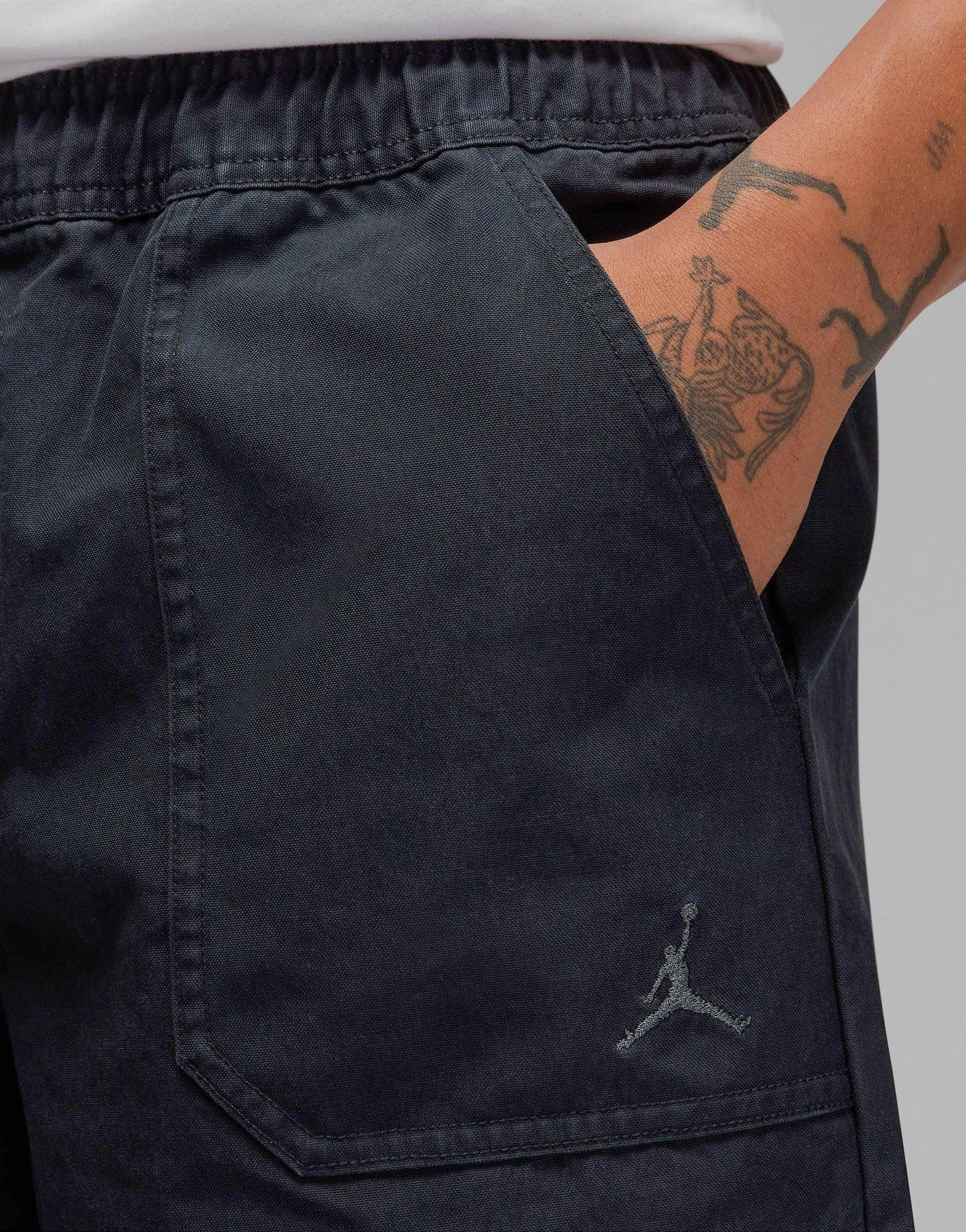 Minimal Gear, Visual Ease, Core-Driven, Style In Action, Less Is More, Signature Look