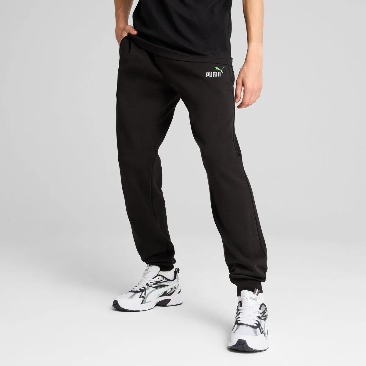 PUMA MEN'S ESSENTALS LOGO FLEECE BLACK TRACKPANTS