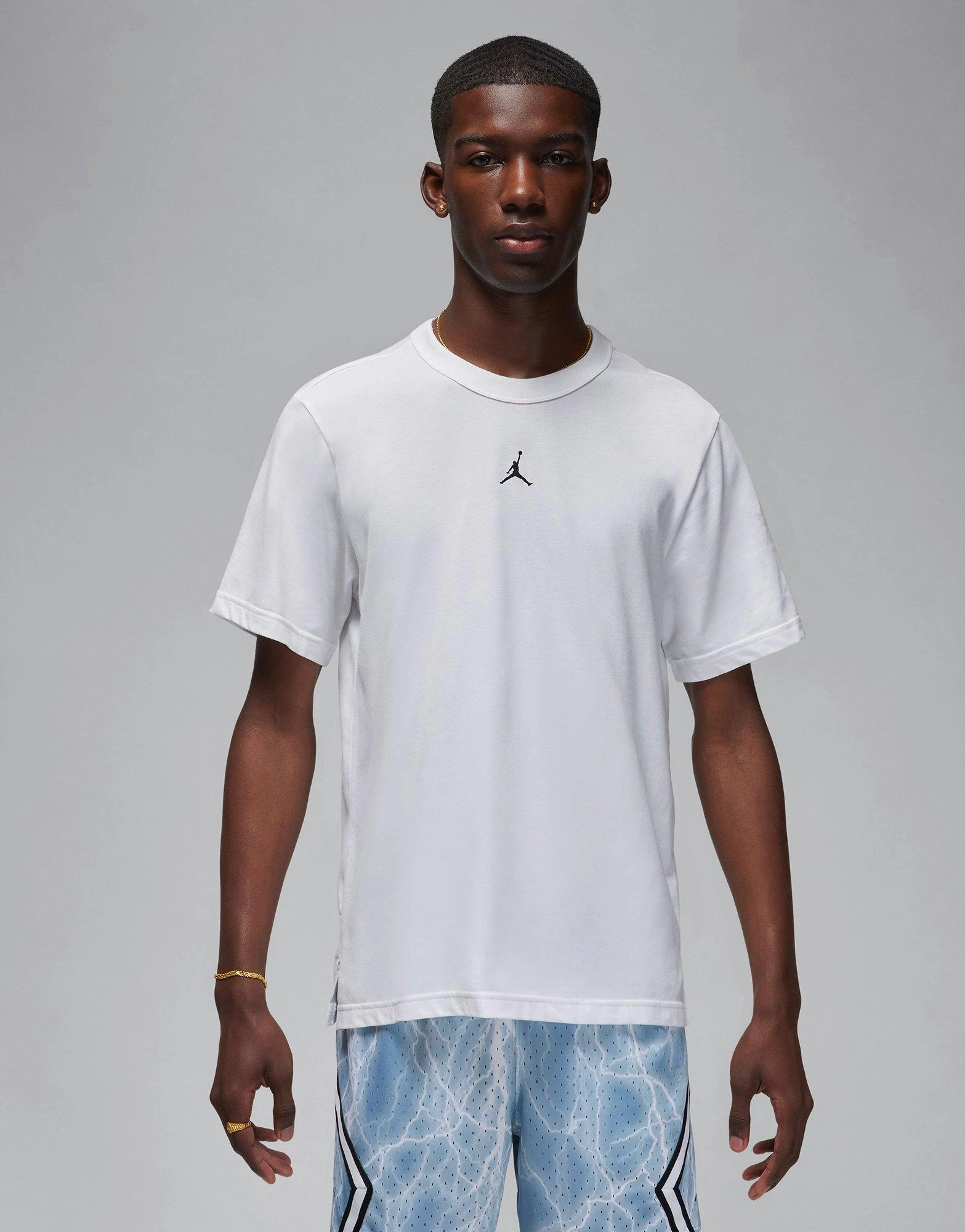 Uncomplicated Gear, Engineered To Adapt, Light Motion Gear, Essentials In Motion, Season-Free Style, Edge And Ease
