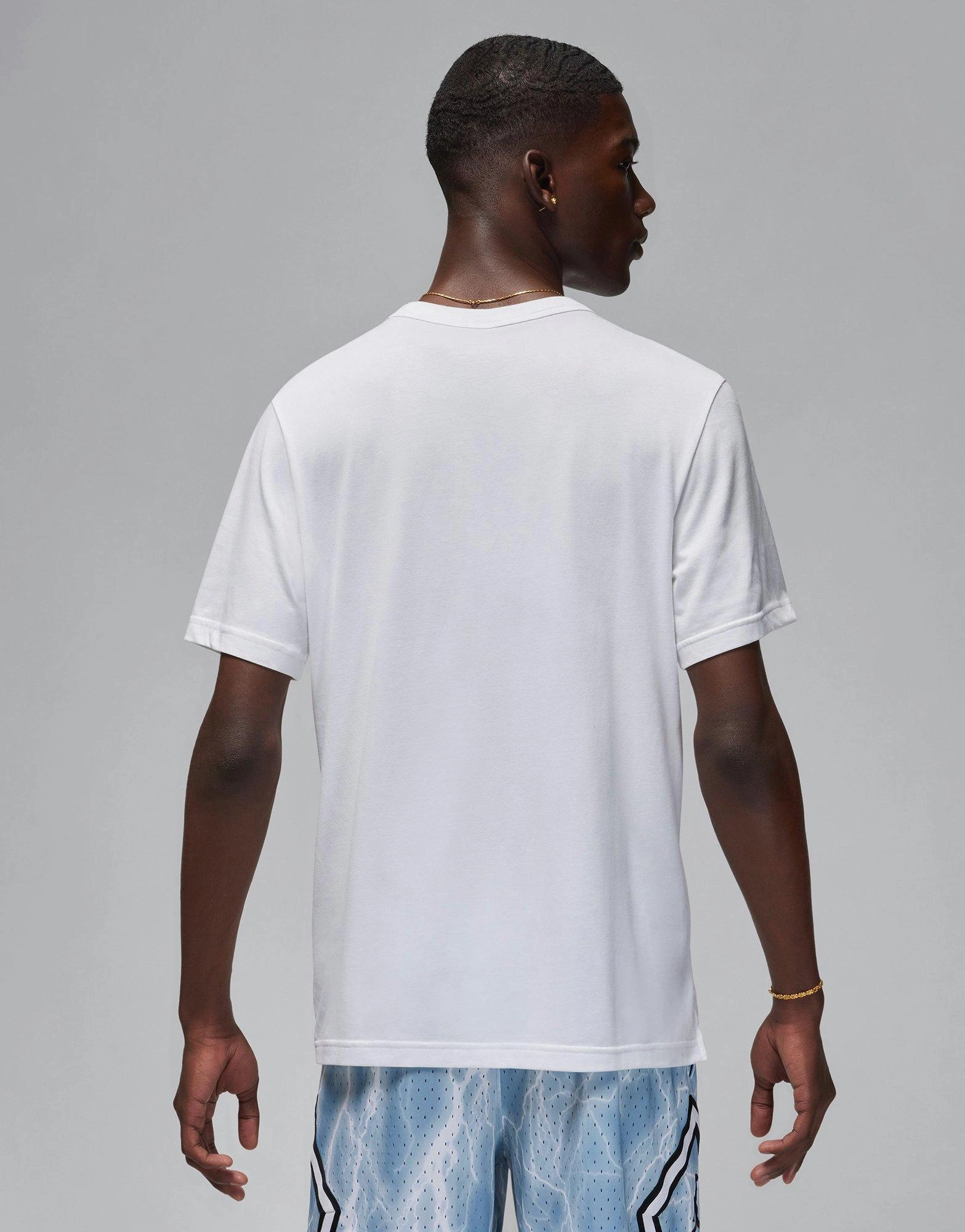 Smooth Fit, Cool Tones, All-Weather Vibe, Elevated Minimal, Smart Casual, Neutral Layers, Calm In Motion, Motion Simplicity