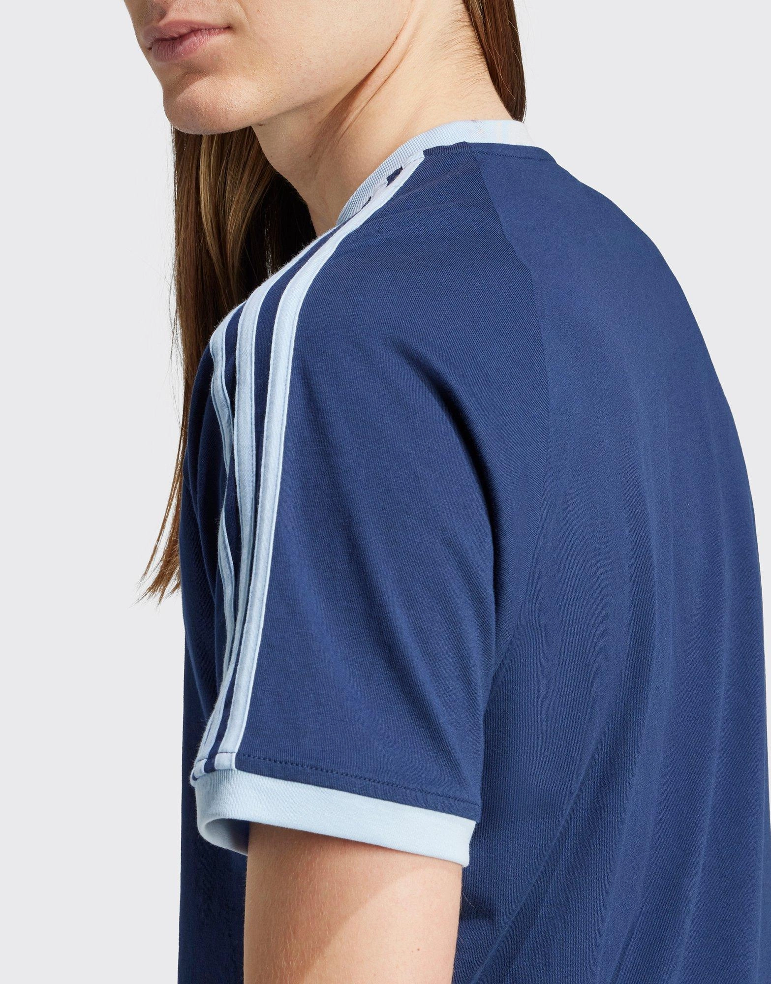 Hybrid Aesthetic, Subtle Performance, Progressive Outfit, Versatile Build, Clean Direction, Movement Layers