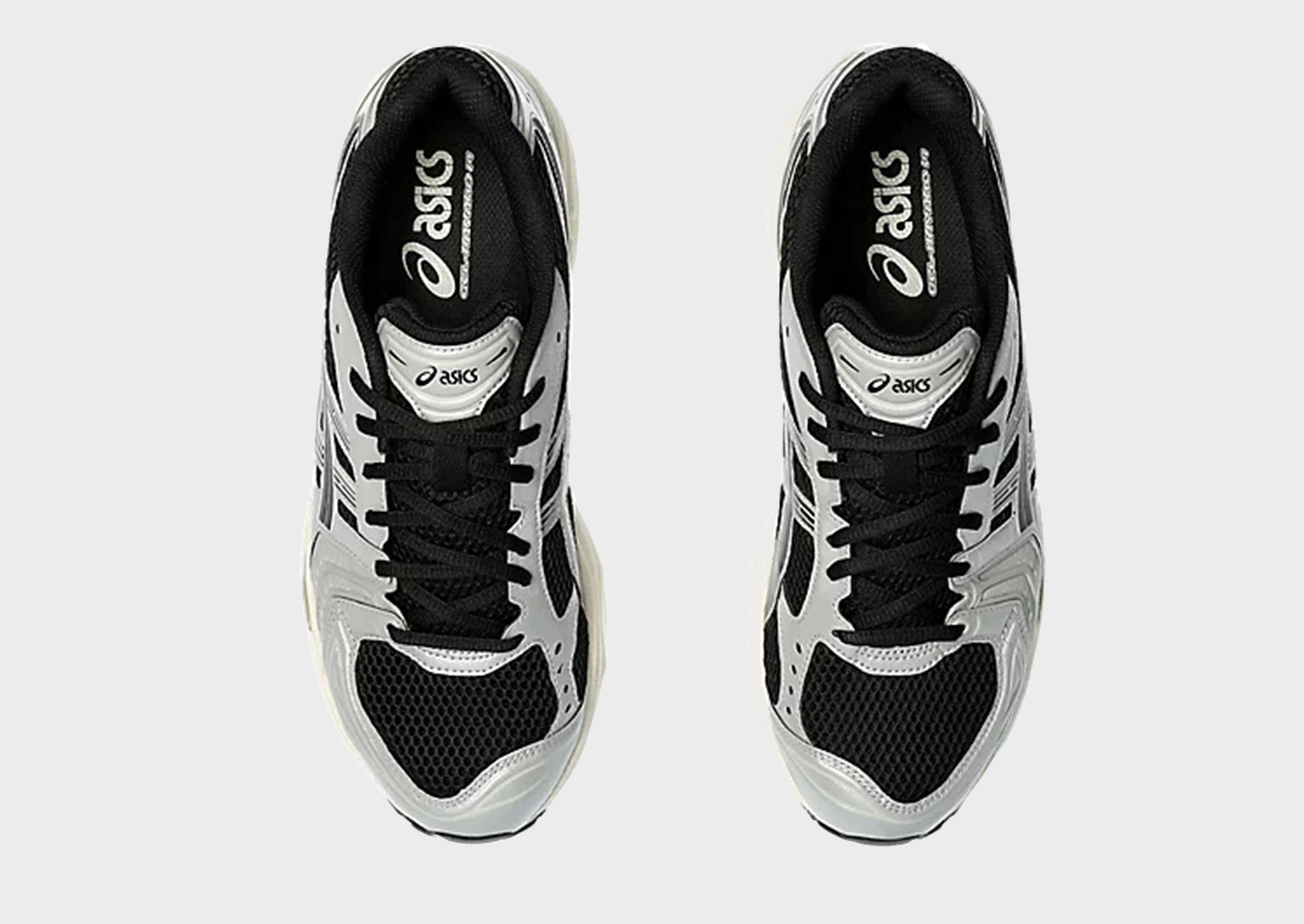 Premium Feel, Minimal Mood, Dynamic Fit, Adapt-Fit Gear, All-Weather Vibe, Confident Minimal