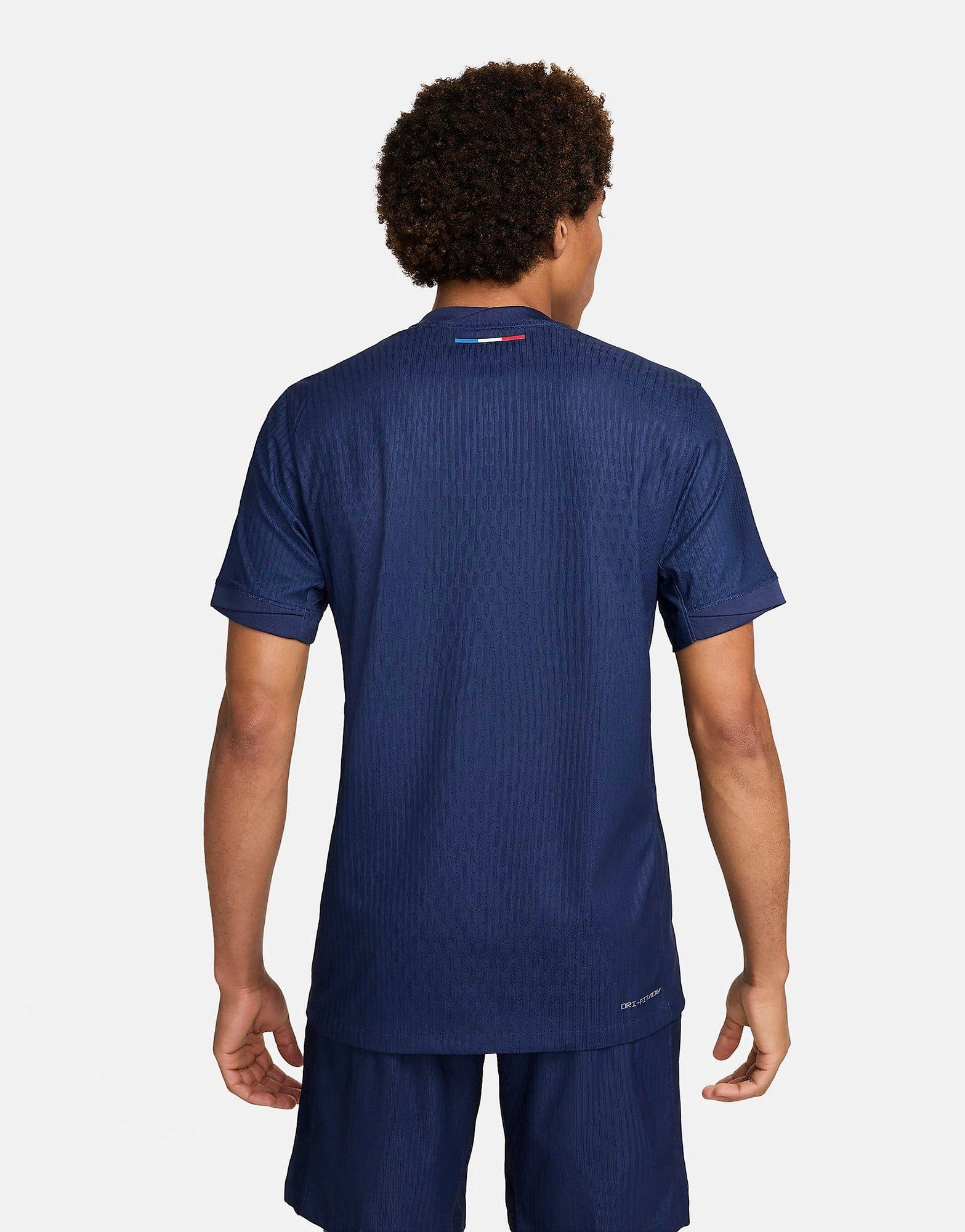 Layer Your World, Progressive Feel, Progressive Outfit, Relaxed Core, Seamless Transitions, Urban Optimized, Fluid Lifestyle