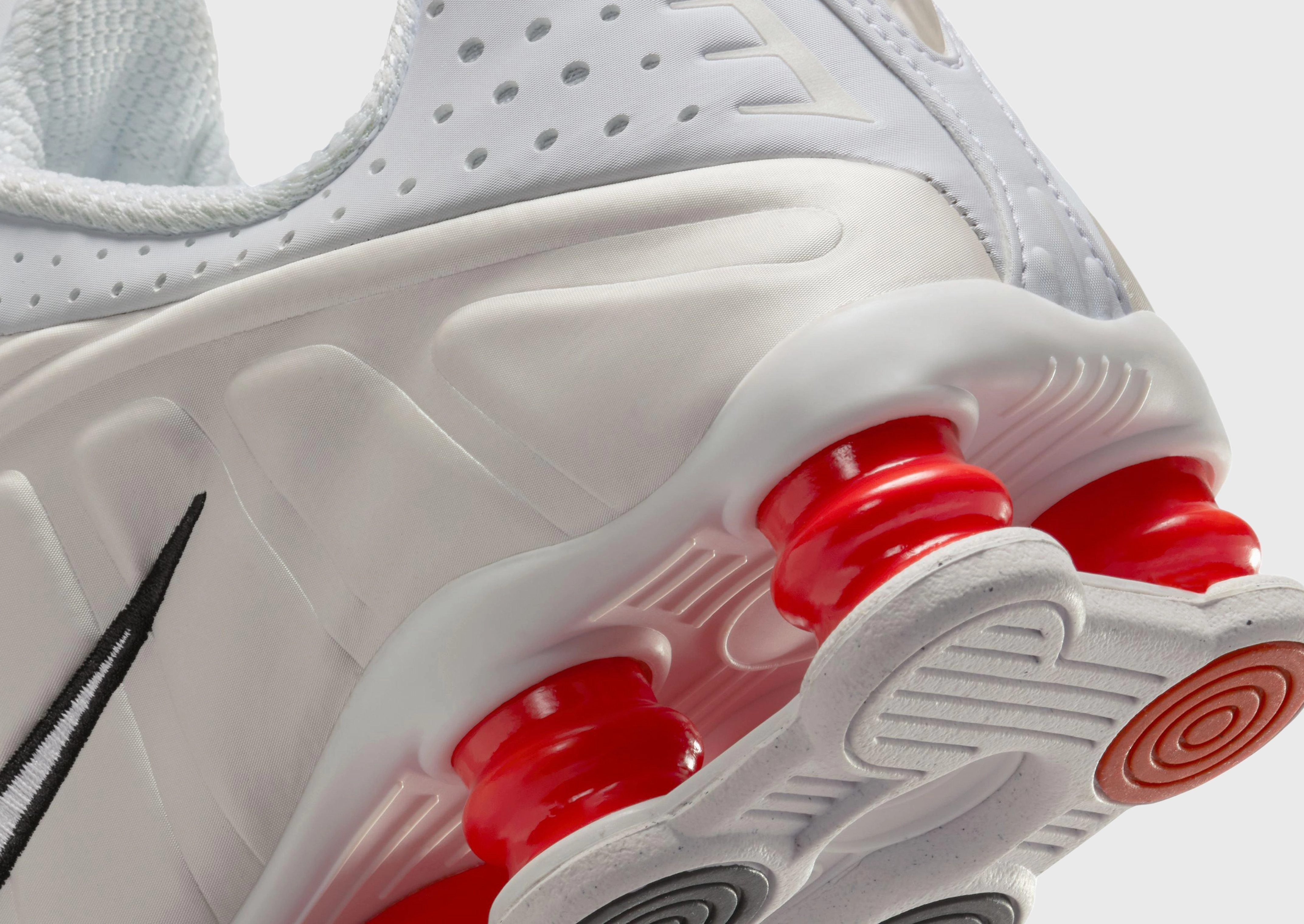 Essential Edge, Multi-Wear Outfit, Streamlined Urban, Pure Function, Refined Moves