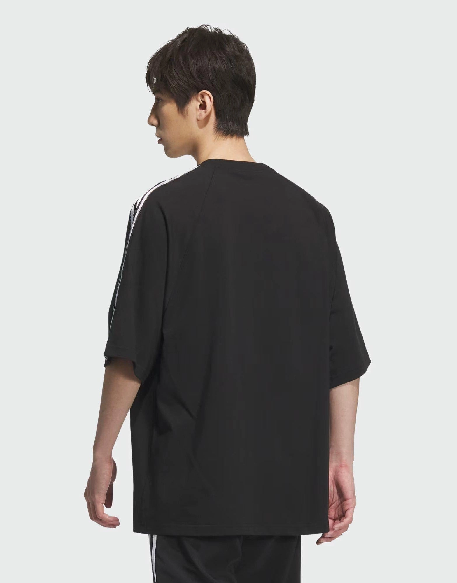 Minimal Design, Constant Vibe, Ready To Flex, Intentional Vibe, Clean Forms, Modern Motionwear