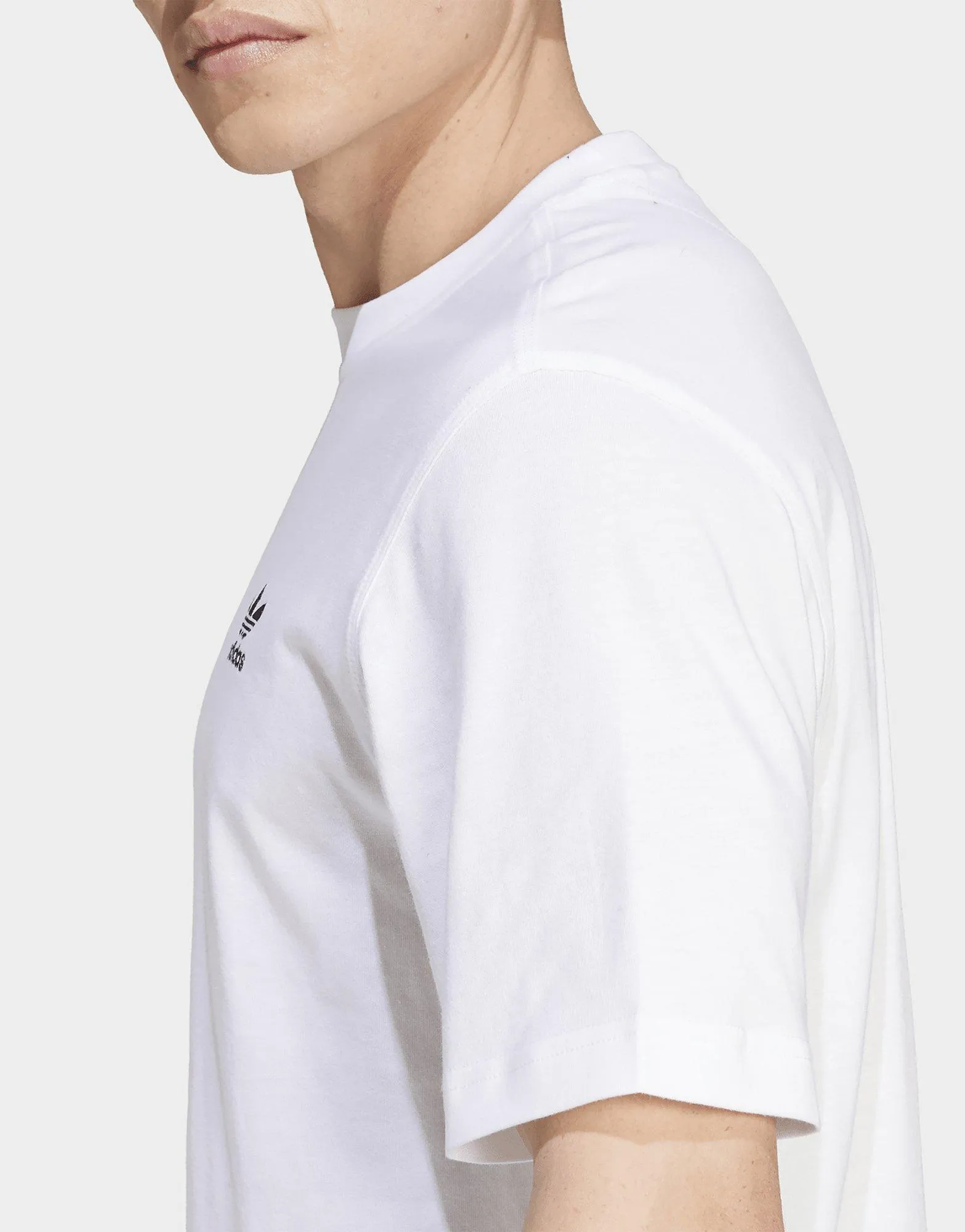 Refined Edgewear, Feel The Flow, Fluid-Form Design, Style Flowwear, Seasonless Design, Subtle Evolution, Calm Aesthetic, Adapt-Fit Gear