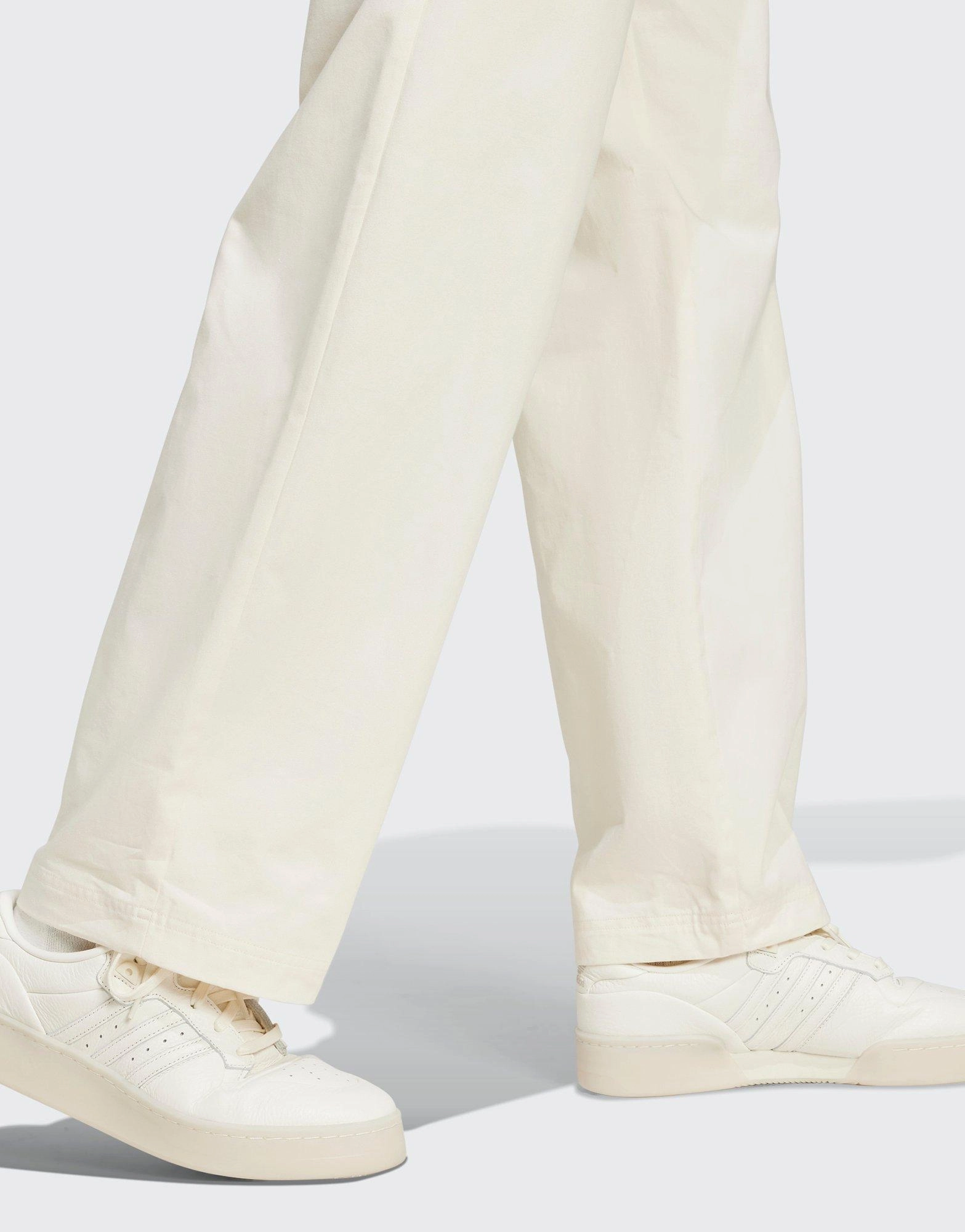 Fluid Design, Move-Easy Layers, Your Daily Vibe, Ultra-Clean Style, Move Smarter, Cool Experience, Tech-Forward Fit