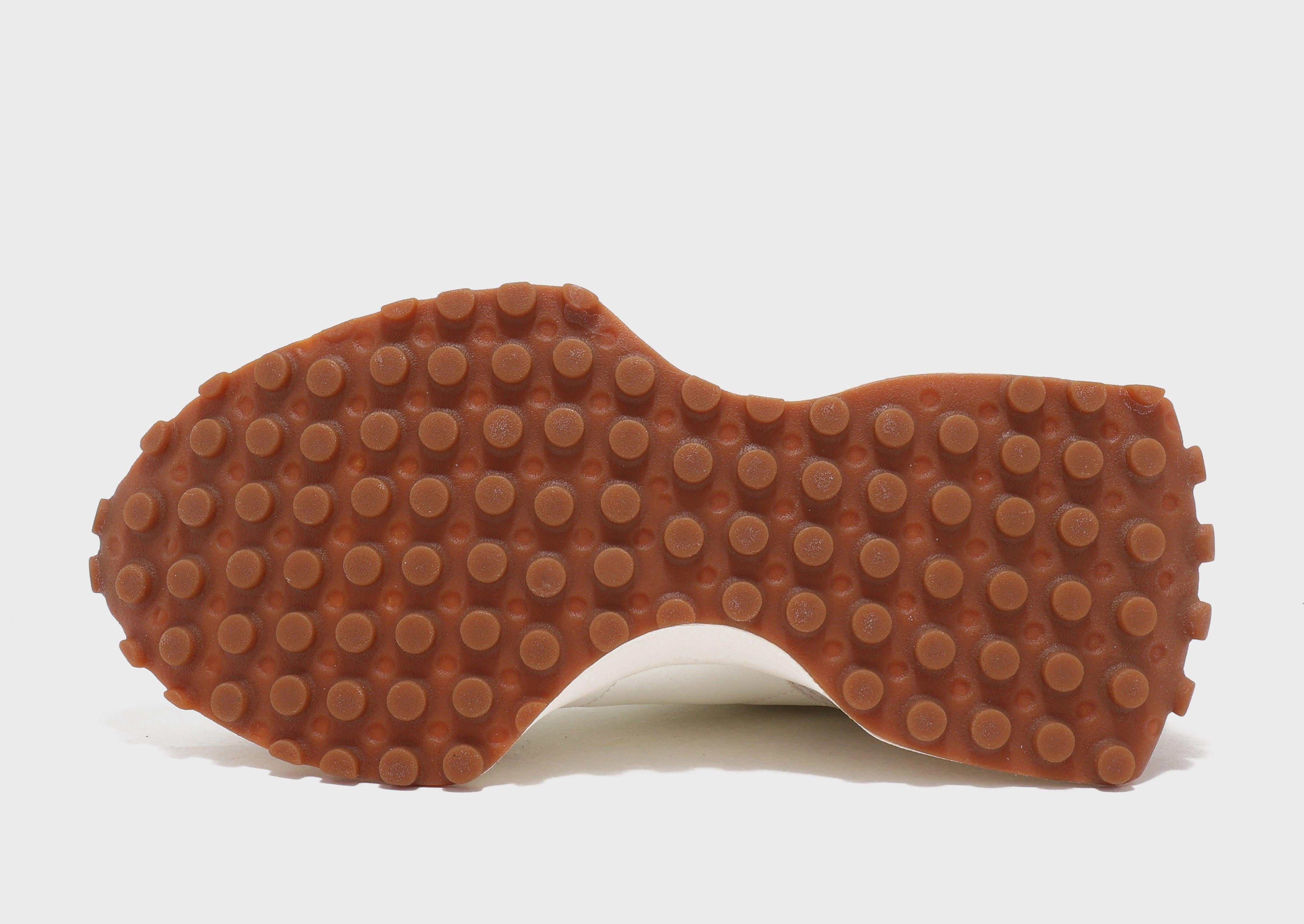 Fluid Profile, Form Meets Calm, Urban-Motion Fit, Lightweight Presence, Motion-Wear Daily, Open Utility