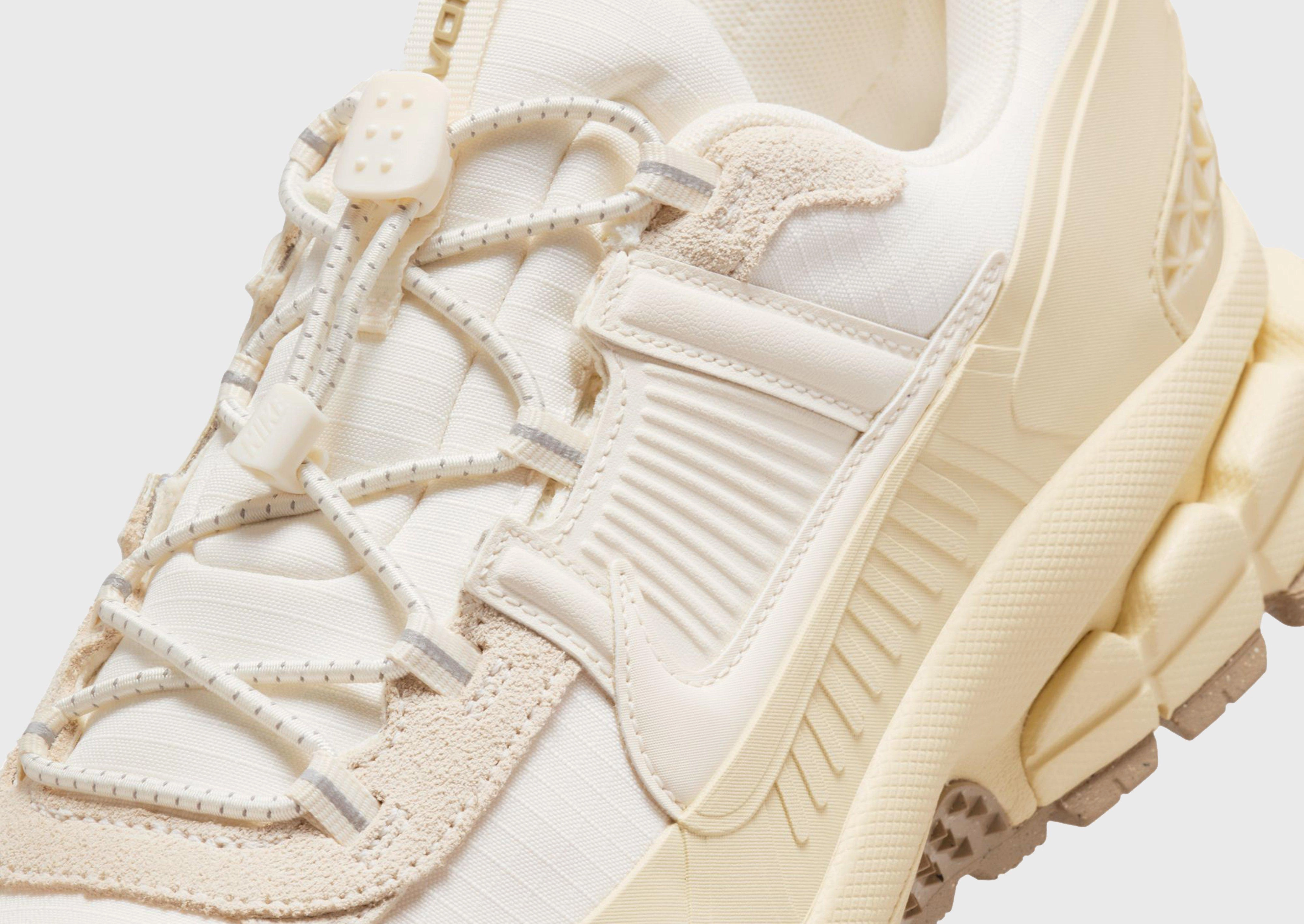 Calm In Motion, Streamlined Edge, Edge-Layered, Versatile Build, Essentials On Point, Comfort-Focused