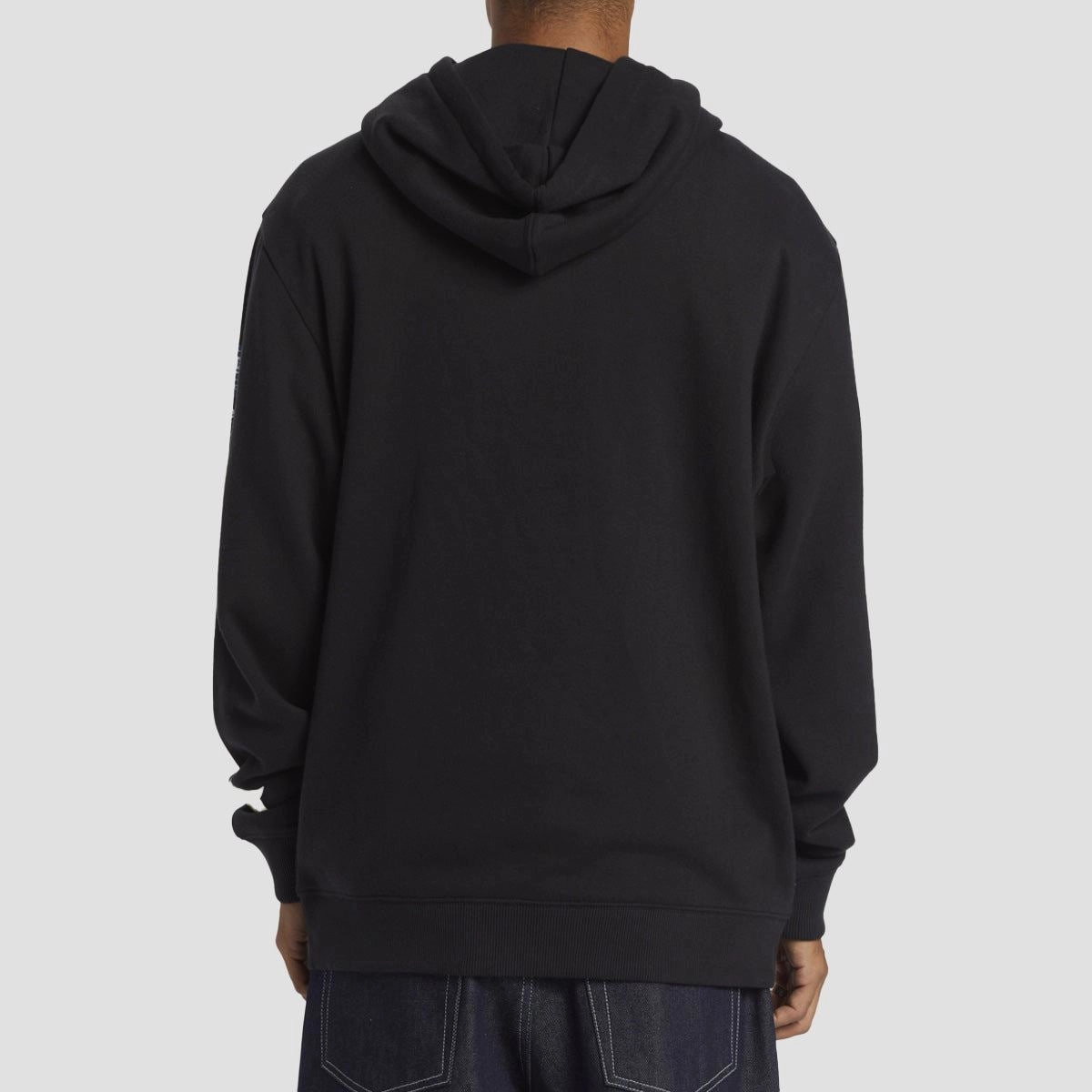 Neutral Layers, Universal Outfit, Subtle Tone, Forward-Looking Fit, Ultra-Clean Style