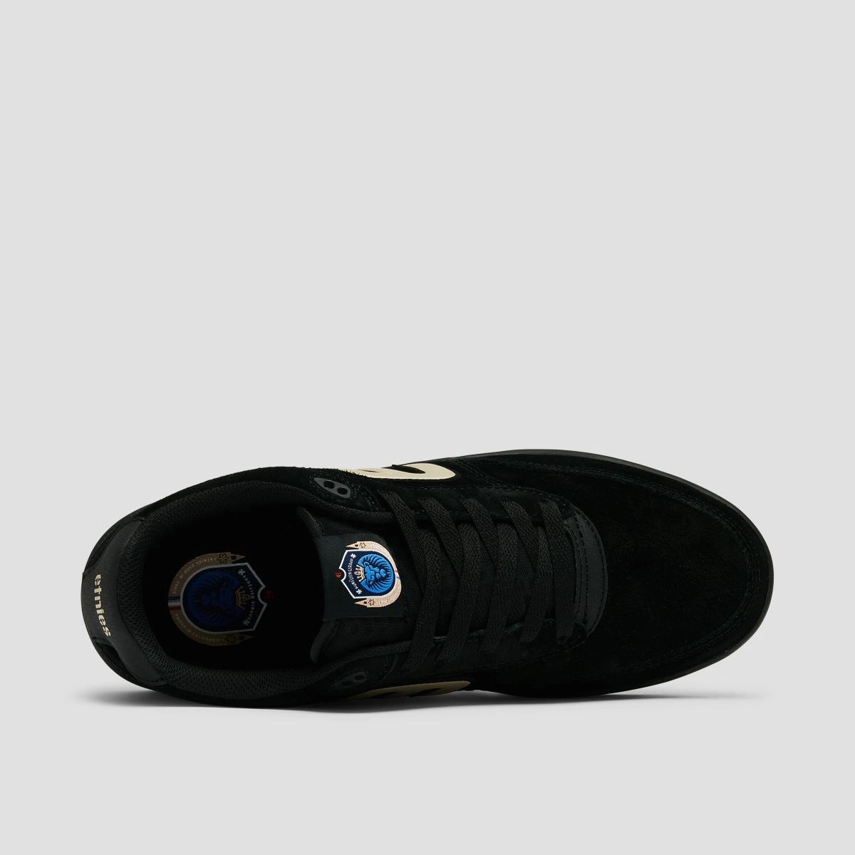 Urban Calm, Streamlined Mobility, Relaxed Innovation, Sleek Mindset, All-Day Movement, Universal Outfit